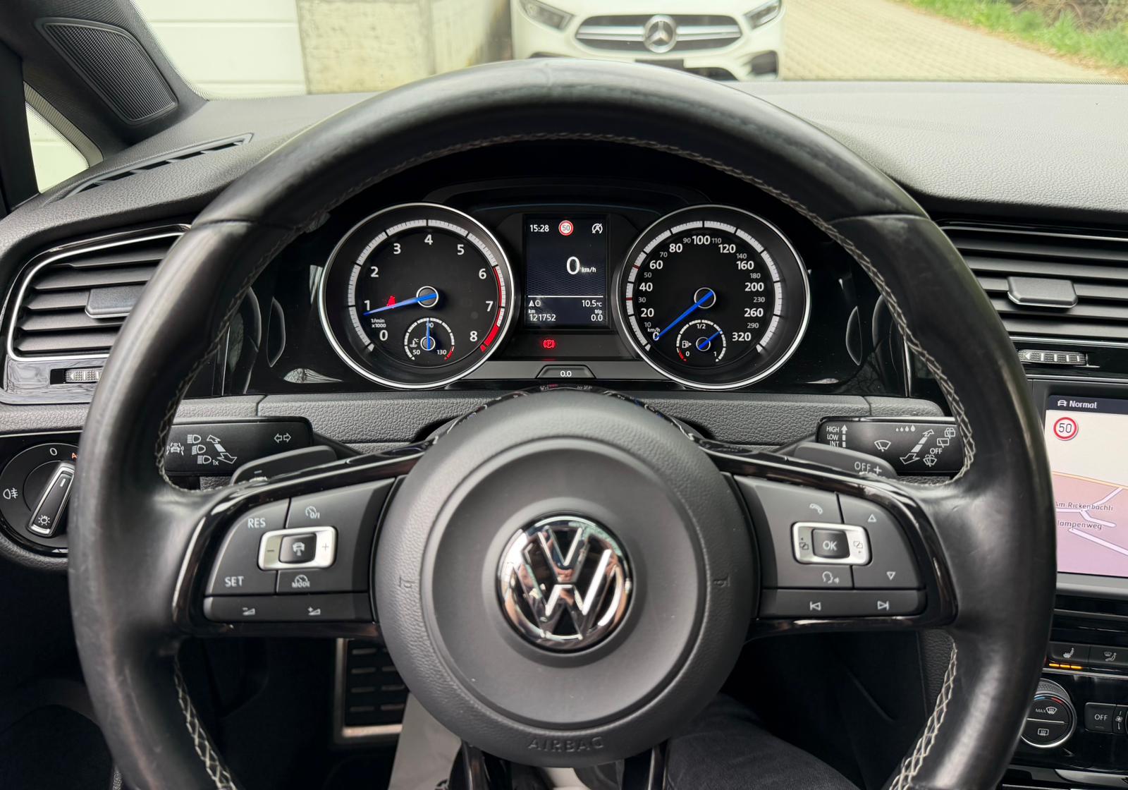 VW Golf 2.0 TSI R 4Motion DSG-image-27