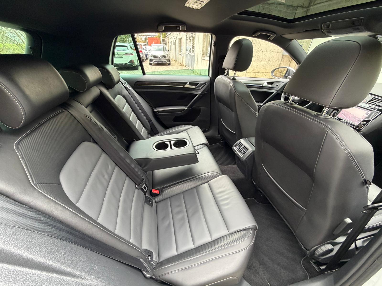 VW Golf 2.0 TSI R 4Motion DSG-image-15