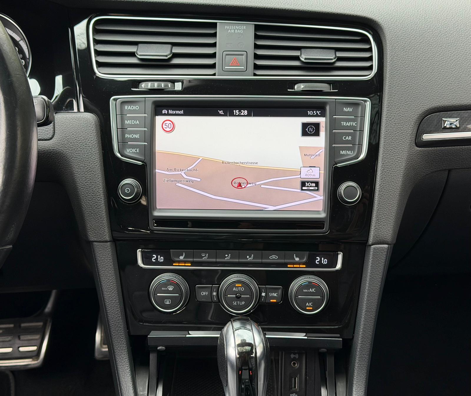 VW Golf 2.0 TSI R 4Motion DSG-image-22