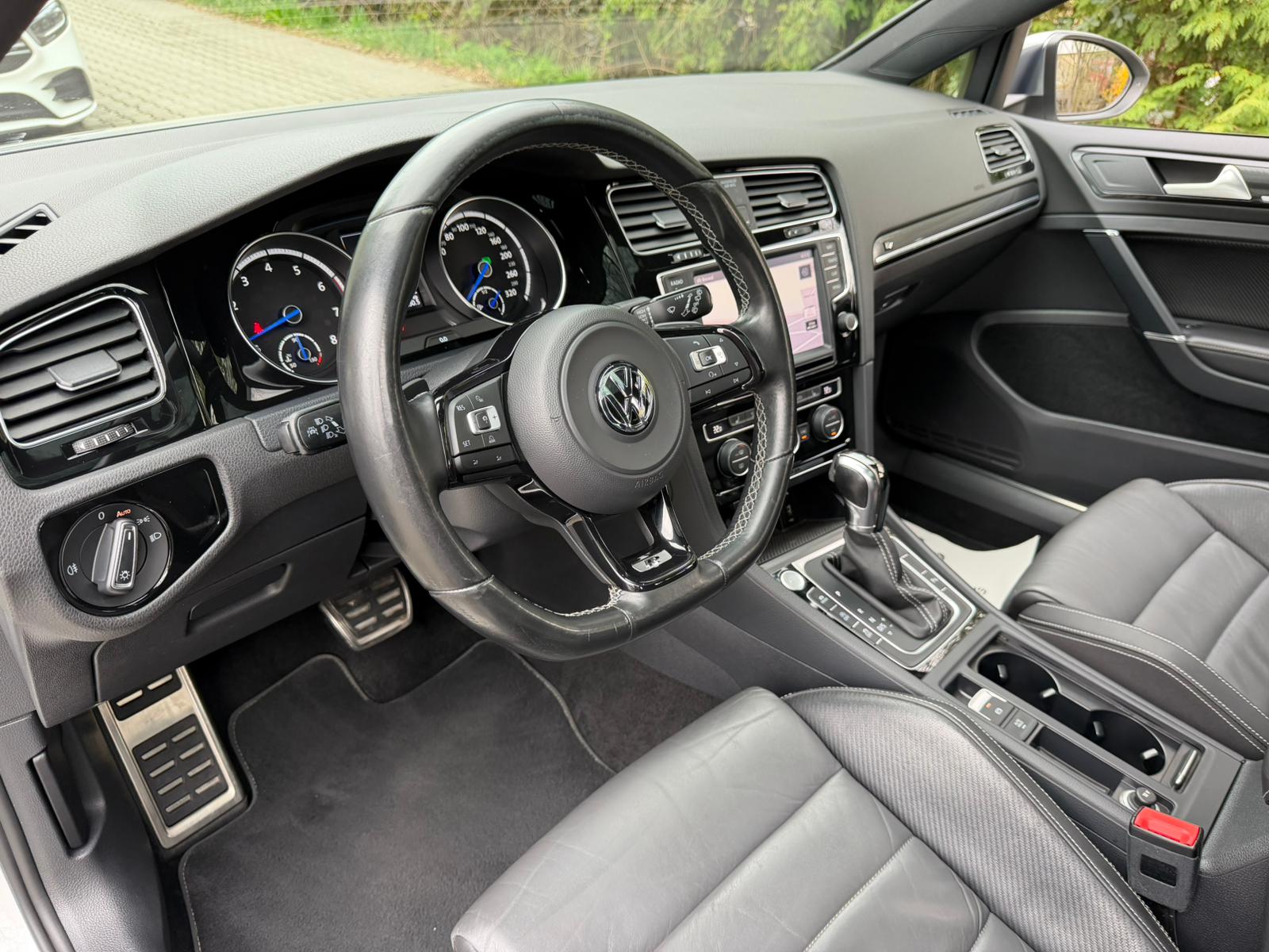 VW Golf 2.0 TSI R 4Motion DSG-image-12