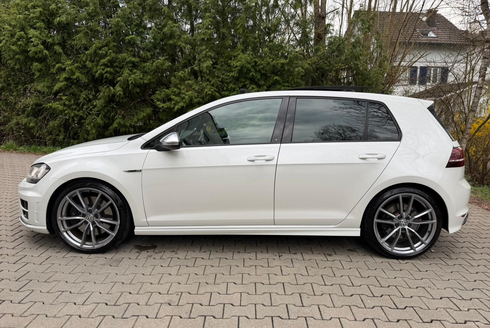 VW Golf 2.0 TSI R 4Motion DSG-image-1