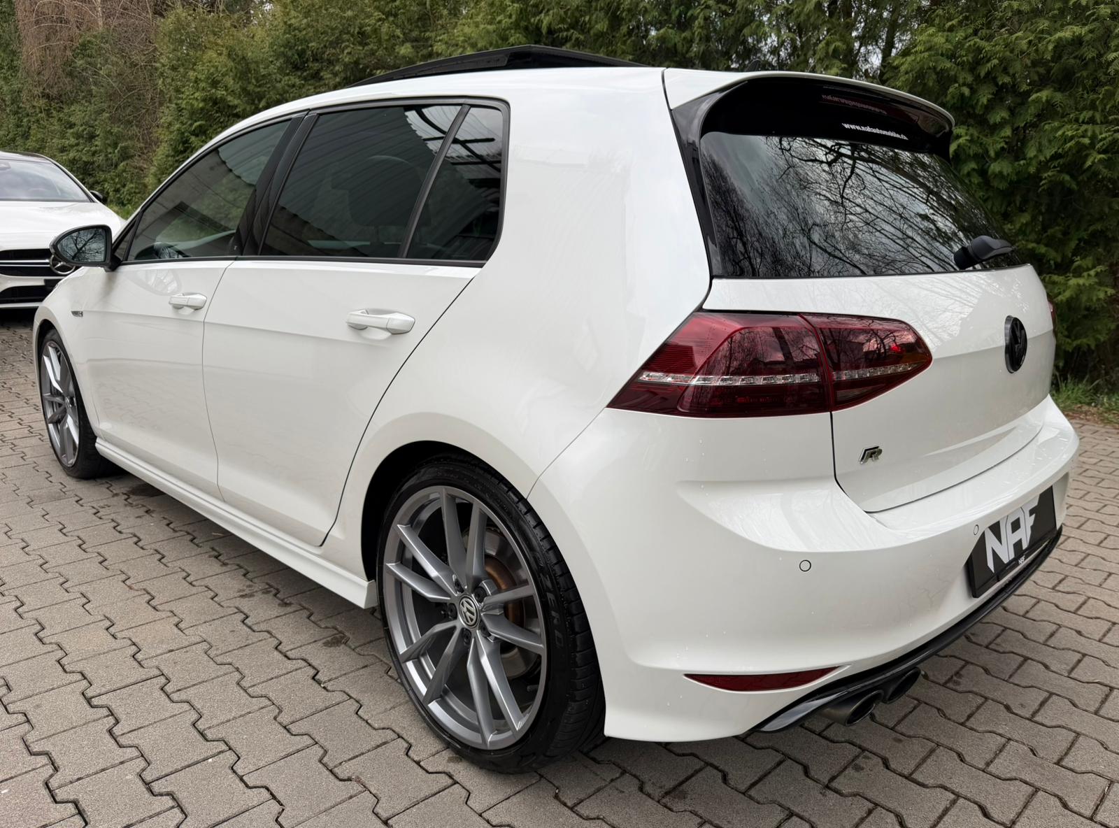 VW Golf 2.0 TSI R 4Motion DSG-image-2