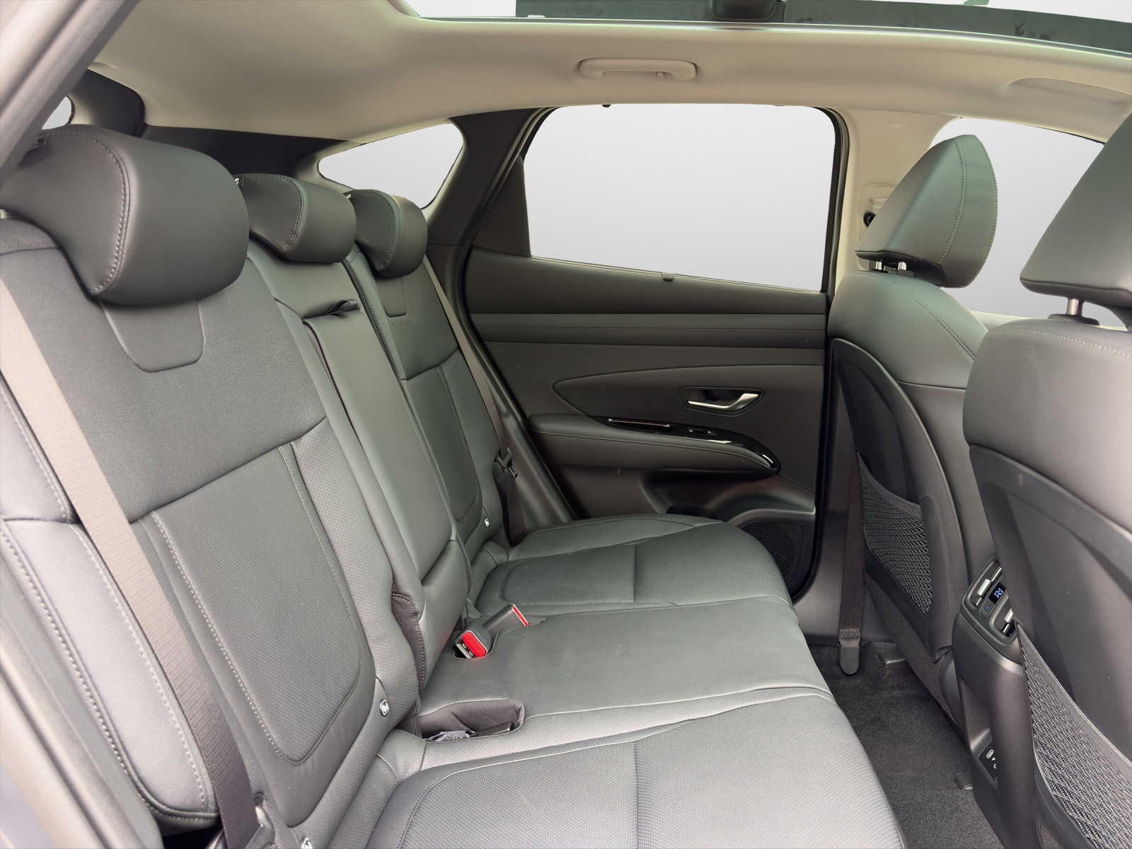 HYUNDAI Tucson 1.6 T-GDi HEV Vertex Swiss Edition 4WD MY26-image-12