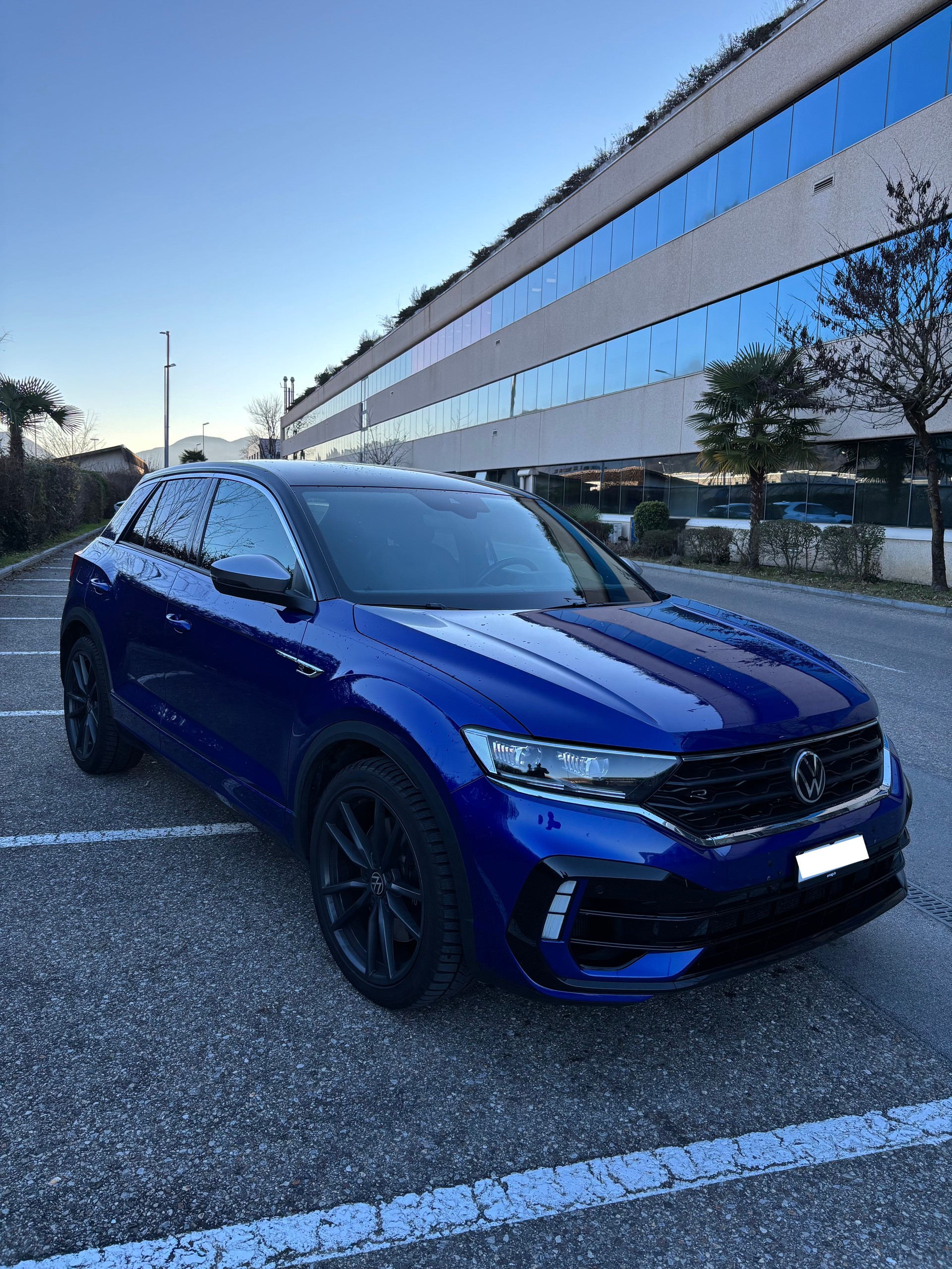 VW T-Roc 2.0 TSI R DSG 4Motion-image-2