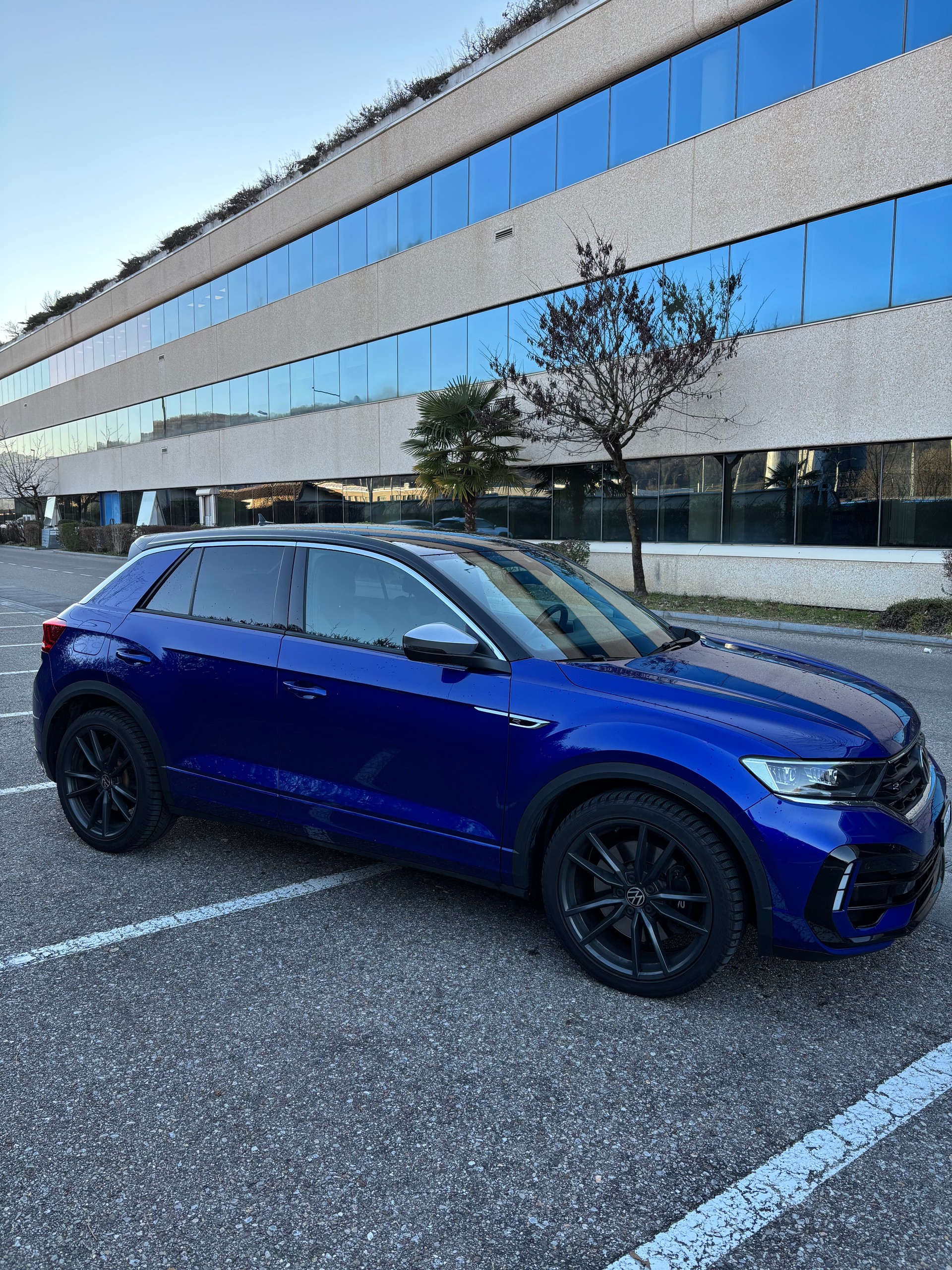 VW T-Roc 2.0 TSI R DSG 4Motion-image-1