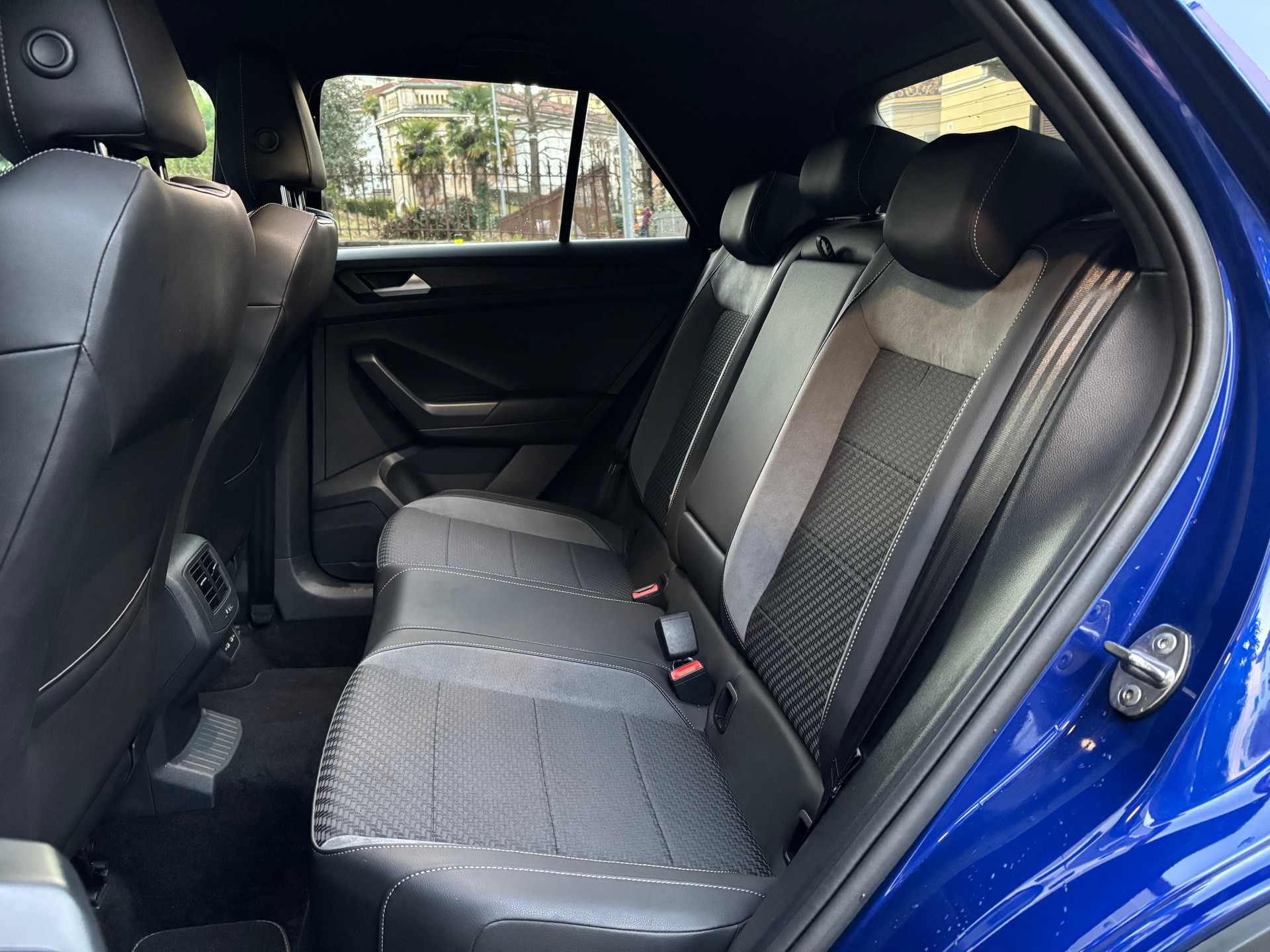 VW T-Roc 2.0 TSI R DSG 4Motion-image-9