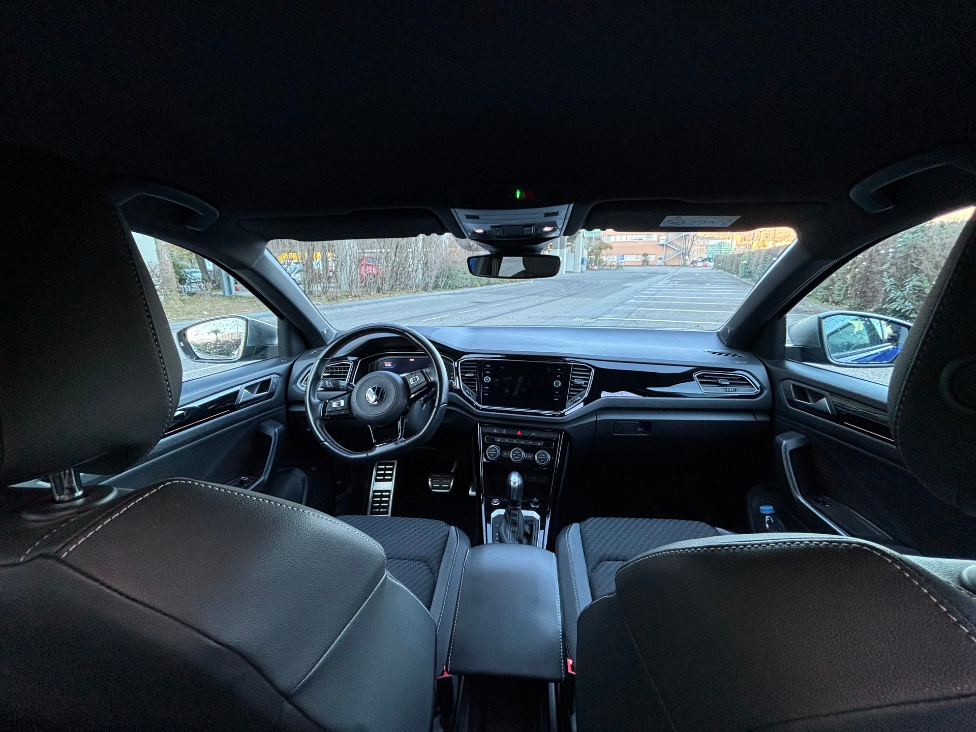 VW T-Roc 2.0 TSI R DSG 4Motion-image-7