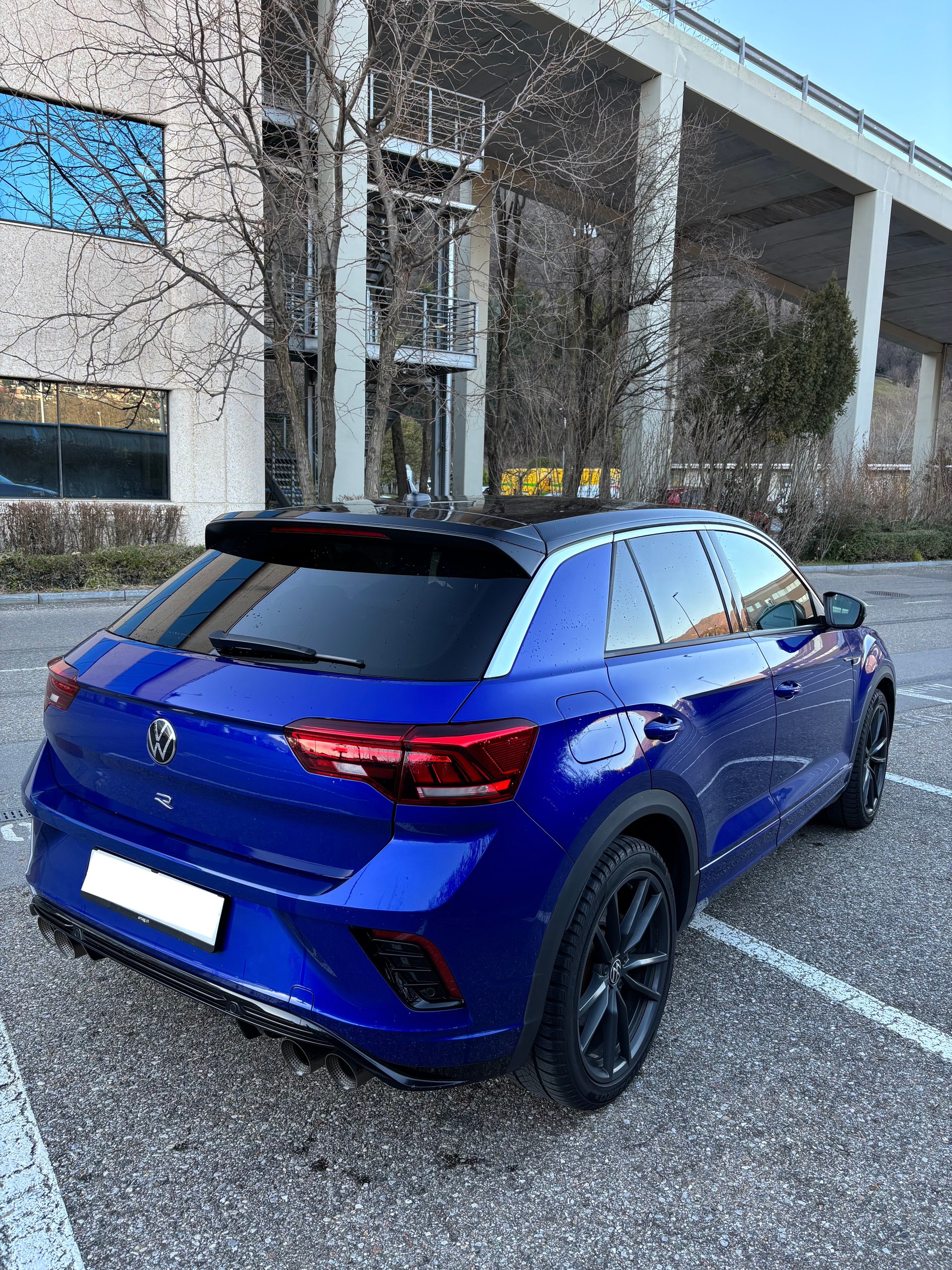 VW T-Roc 2.0 TSI R DSG 4Motion-image-4