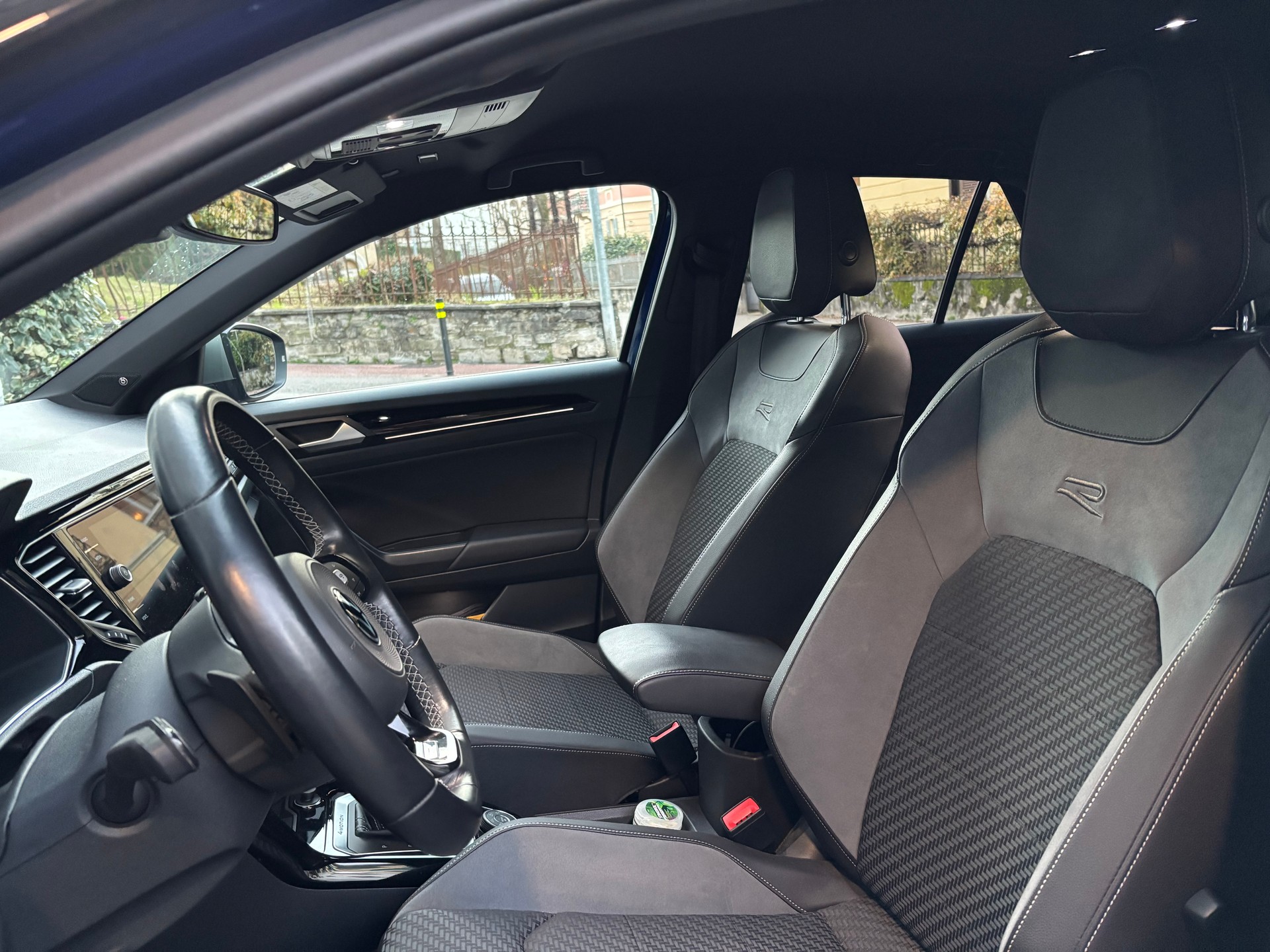 VW T-Roc 2.0 TSI R DSG 4Motion-image-8