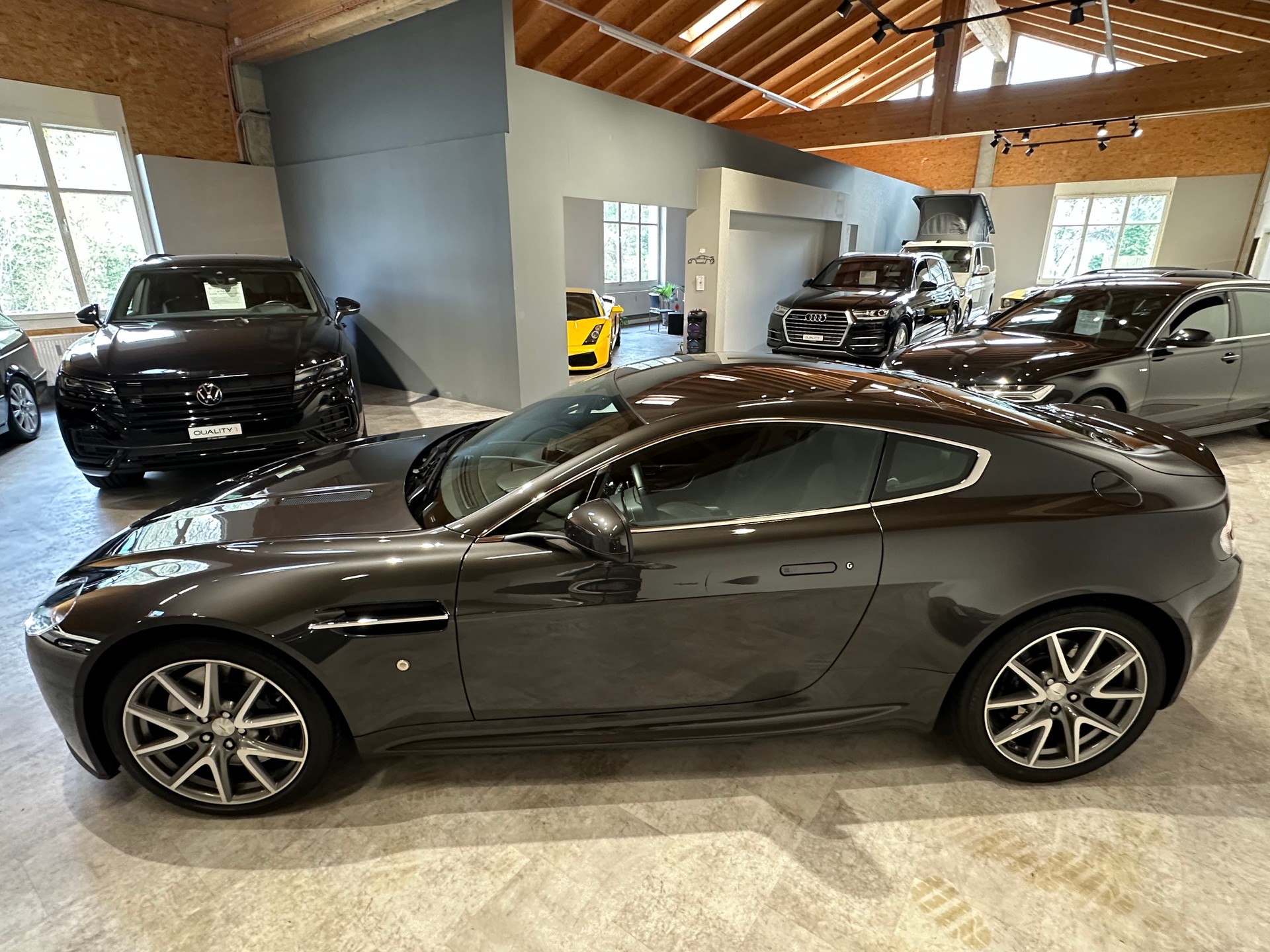 ASTON MARTIN V8 Vantage 4.7 Sportshift/In perfektem Zustand/Lückenlos bei AM gewartet-showroom-element-2