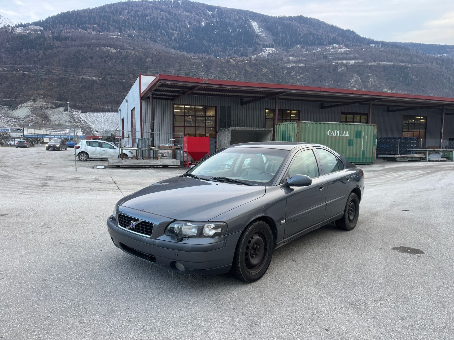 VOLVO S60 2.5T AWD-image-1