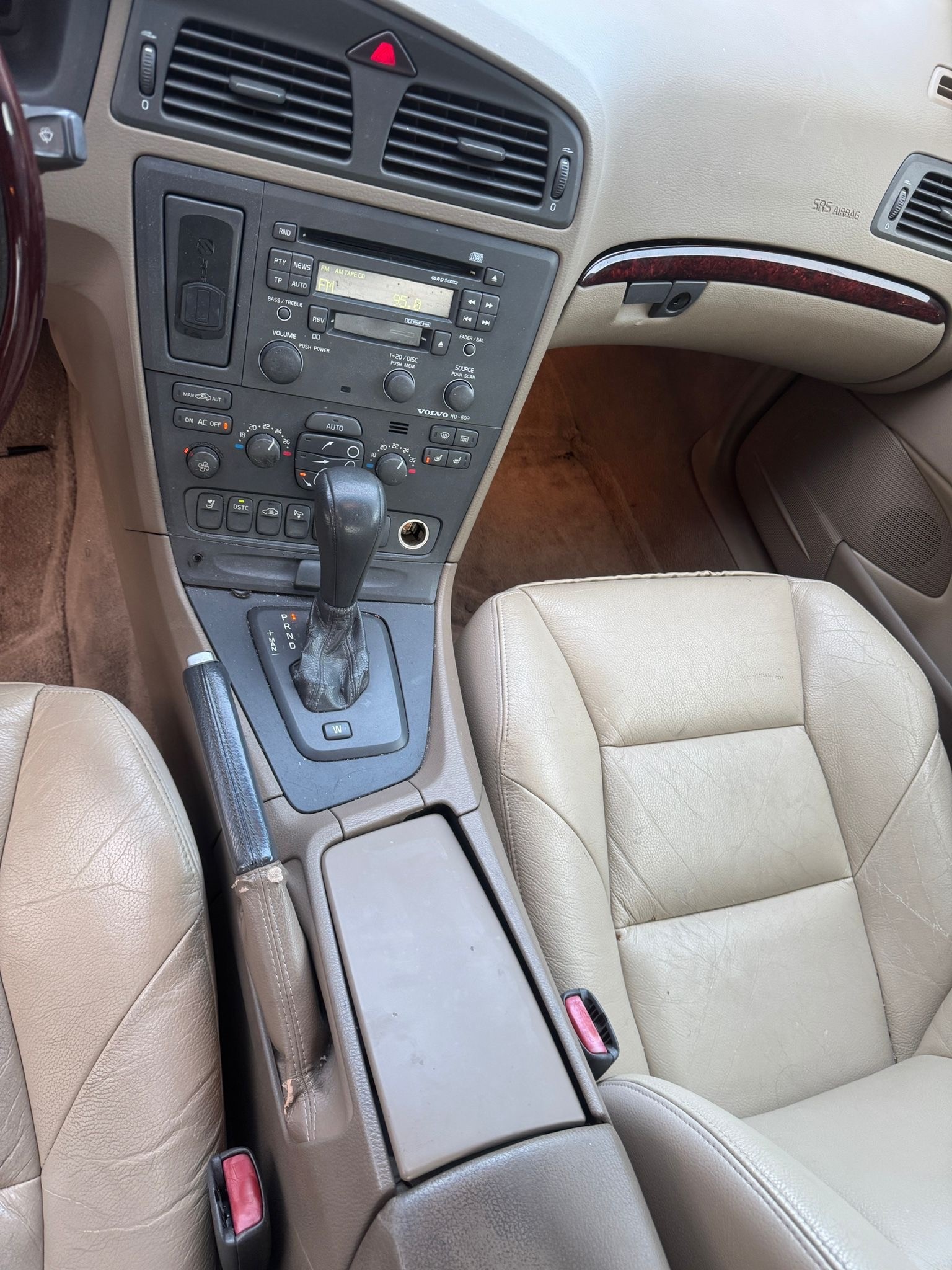 VOLVO S60 2.5T AWD-image-7