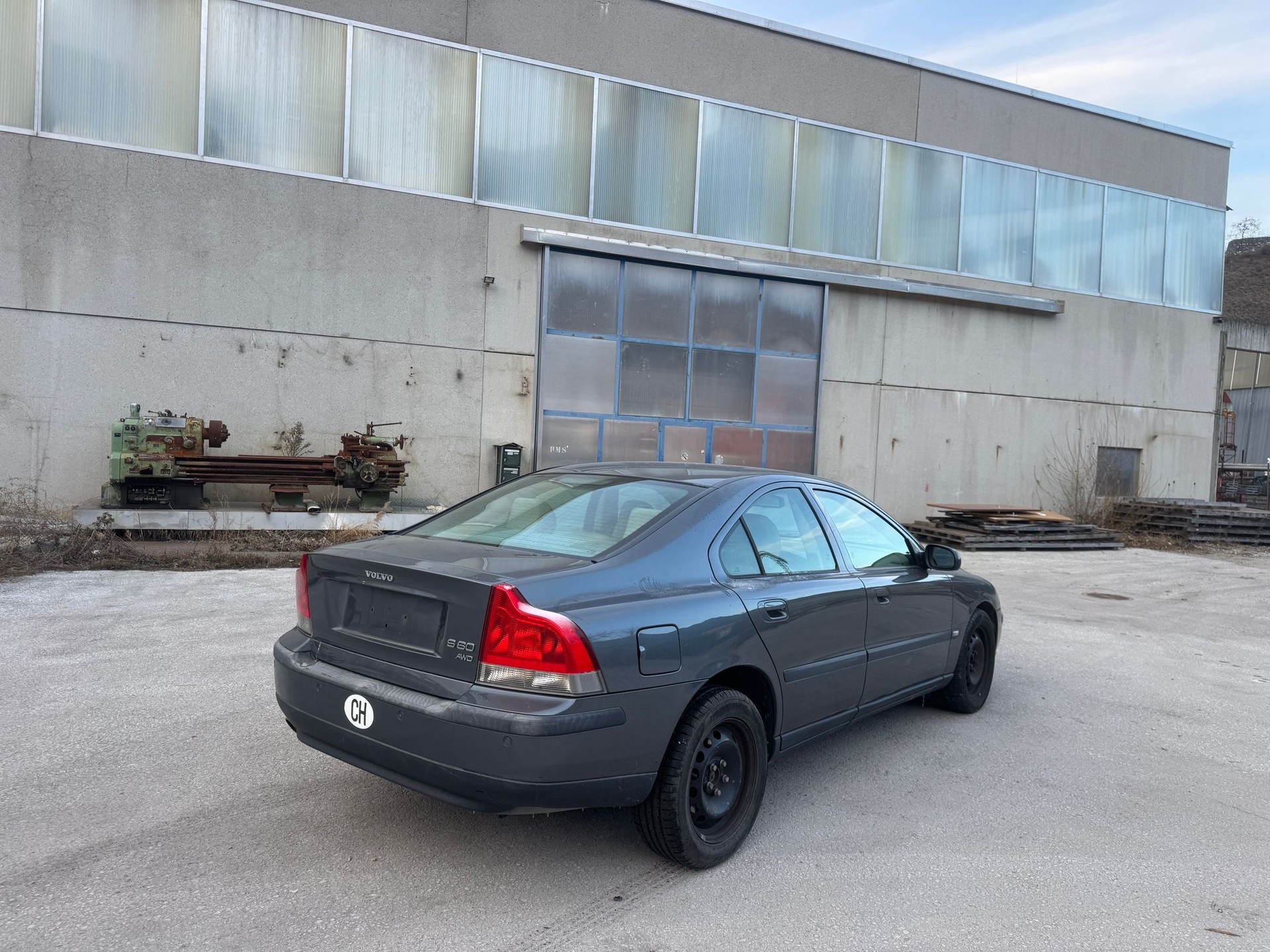 VOLVO S60 2.5T AWD-image-3