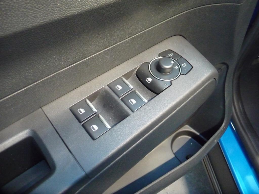 FORD Tourneo Courier 1.0 EcoBoost Titanium-image-3
