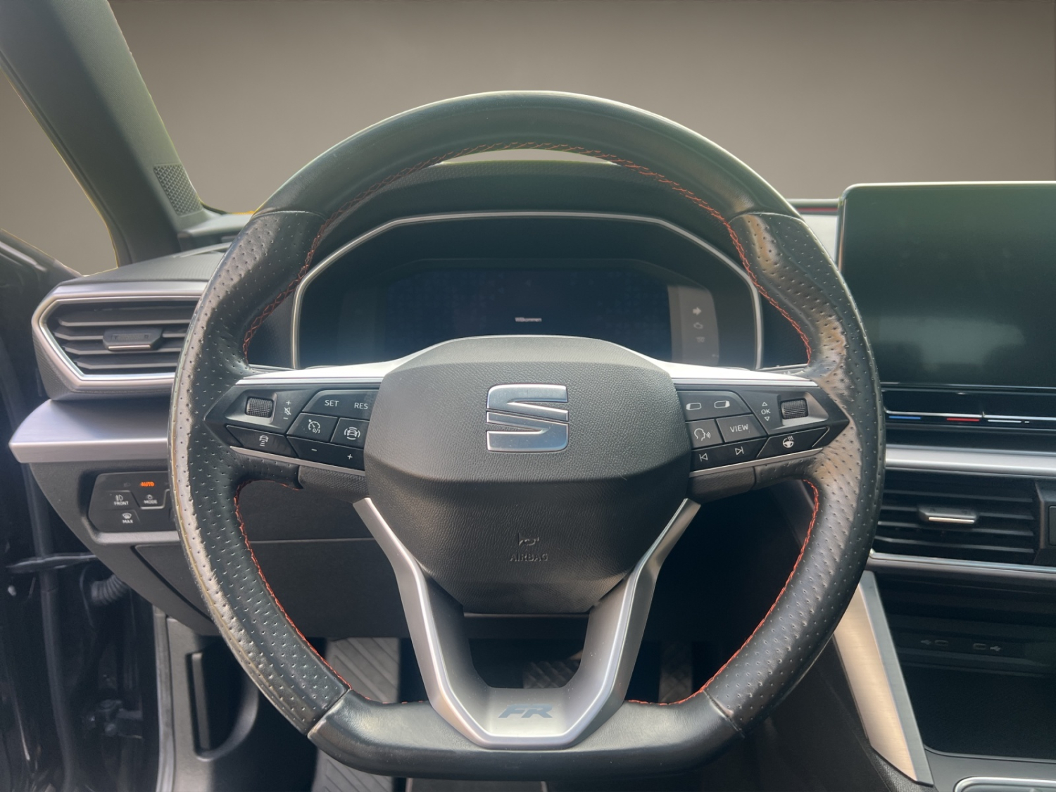 SEAT Leon ST 1.5 eTSI 150 FR DSG-image-11