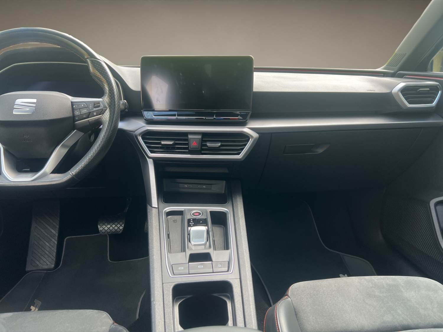SEAT Leon ST 1.5 eTSI 150 FR DSG-image-12