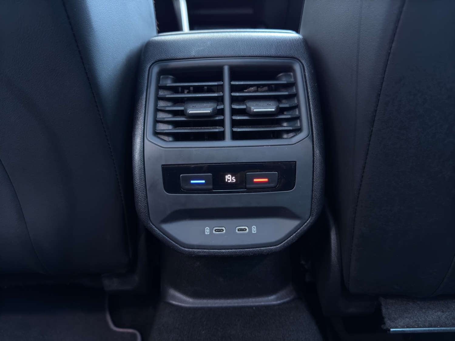 SEAT Leon ST 1.5 eTSI 150 FR DSG-image-18