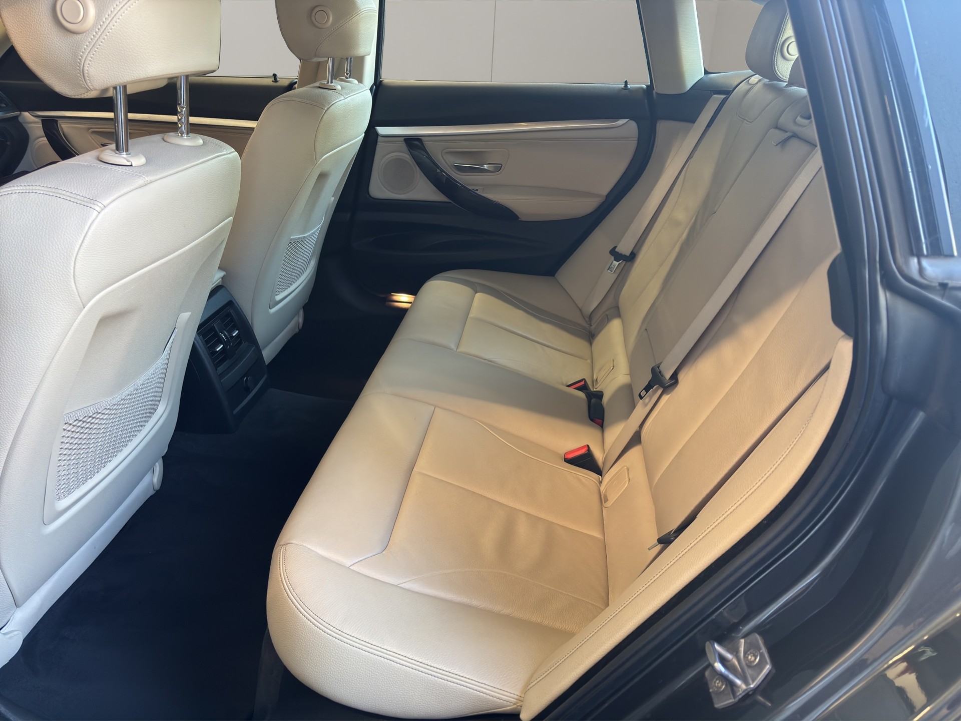 BMW 328i GT xDrive Modern Line Steptronic-image-24