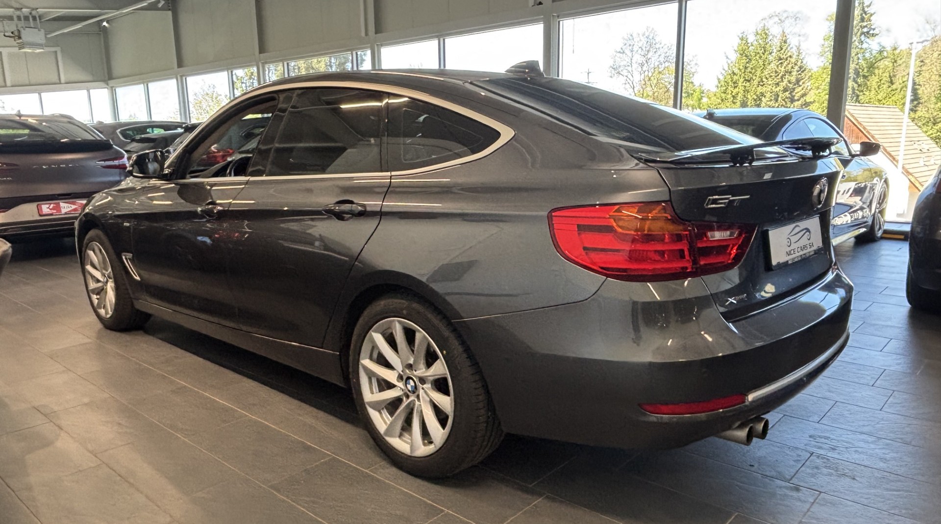 BMW 328i GT xDrive Modern Line Steptronic-image-13