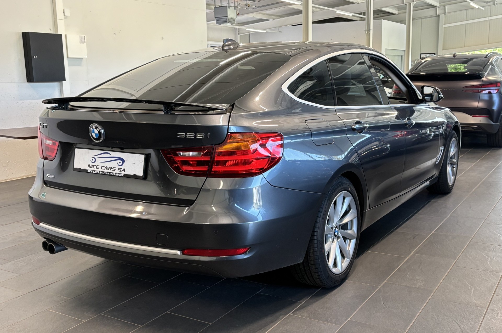 BMW 328i GT xDrive Modern Line Steptronic-image-12