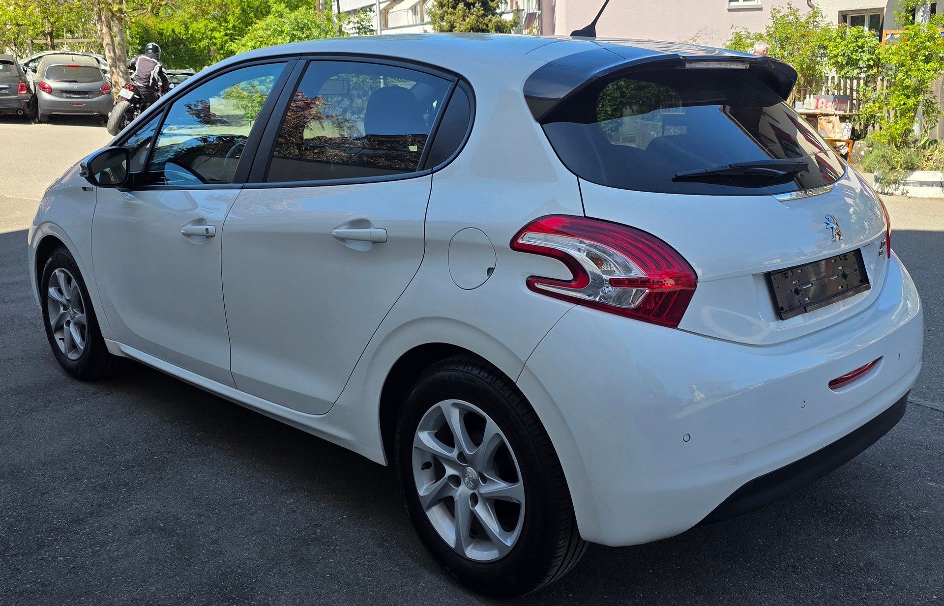 PEUGEOT 208 1.2 e-VTI Style EGS5-image-4