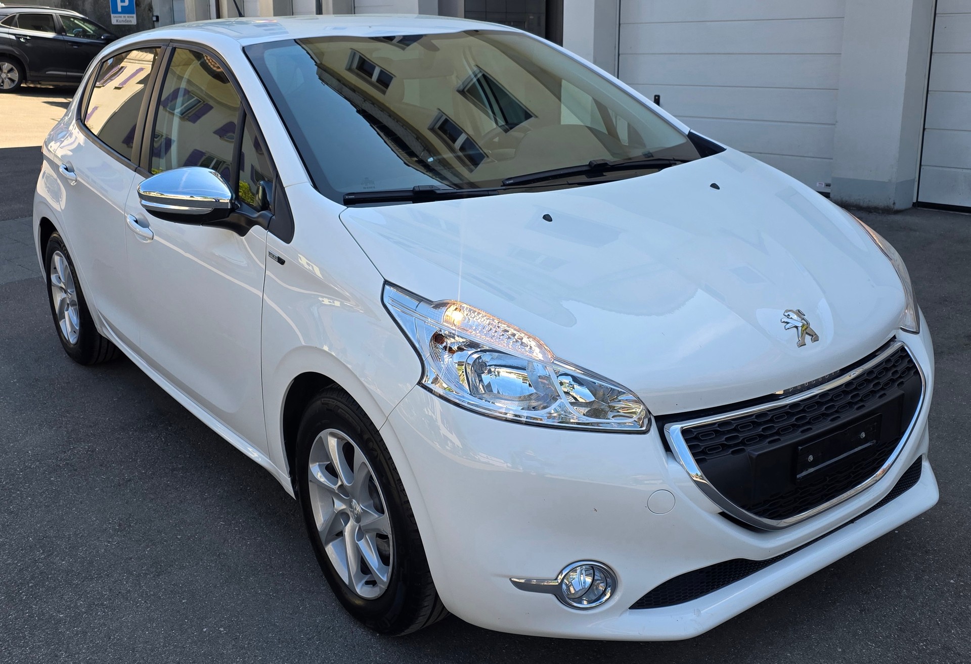 PEUGEOT 208 1.2 e-VTI Style EGS5-image-6