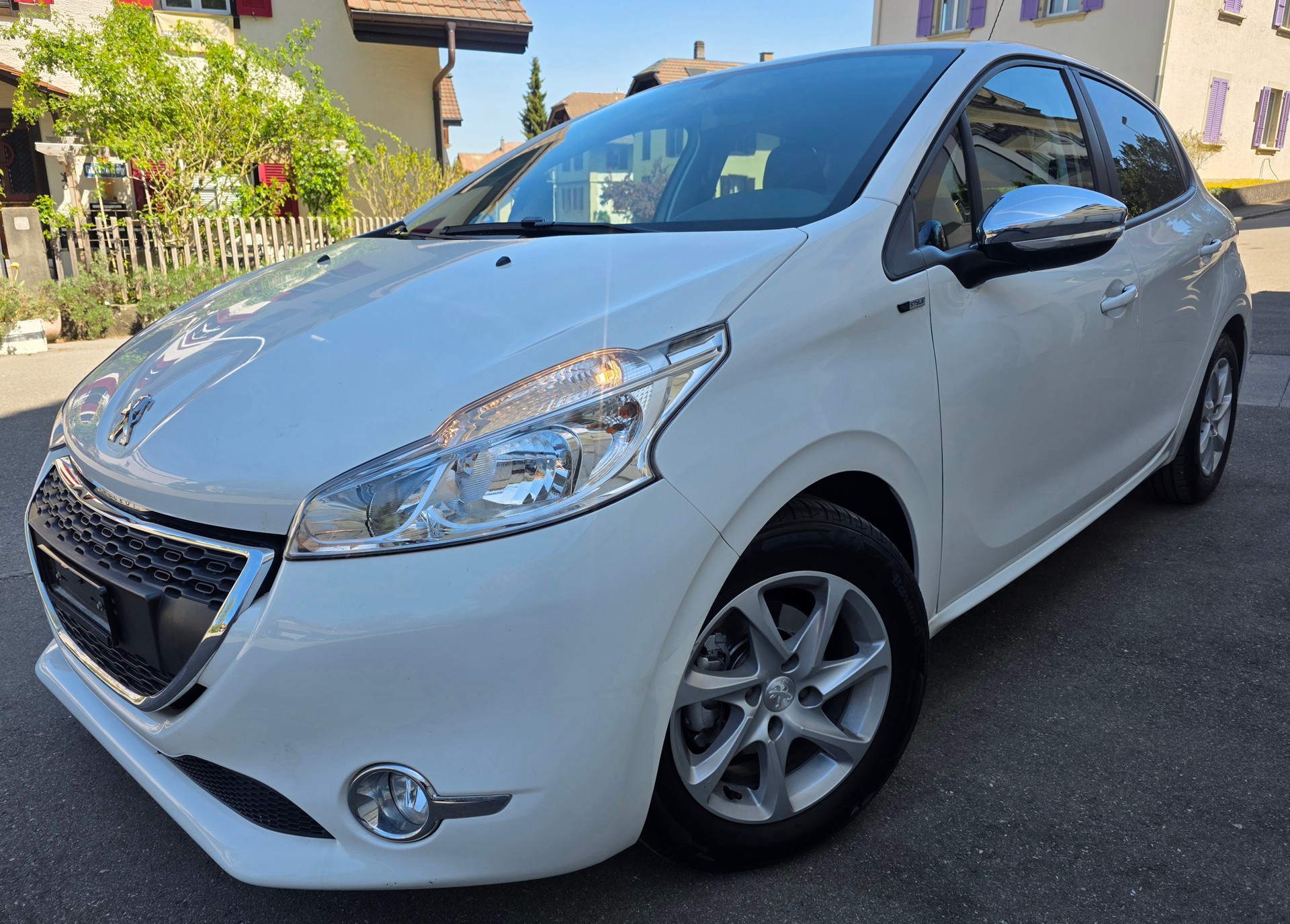 PEUGEOT 208 1.2 e-VTI Style EGS5-image-0