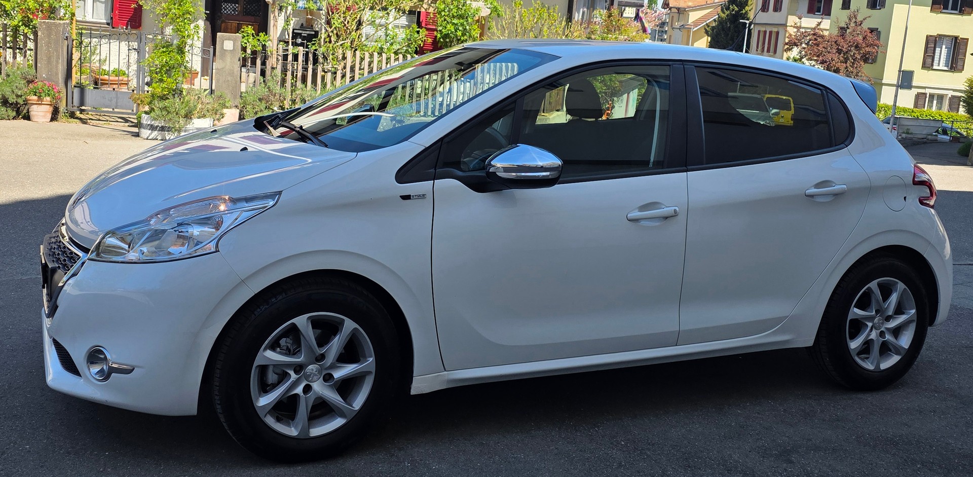 PEUGEOT 208 1.2 e-VTI Style EGS5-image-3