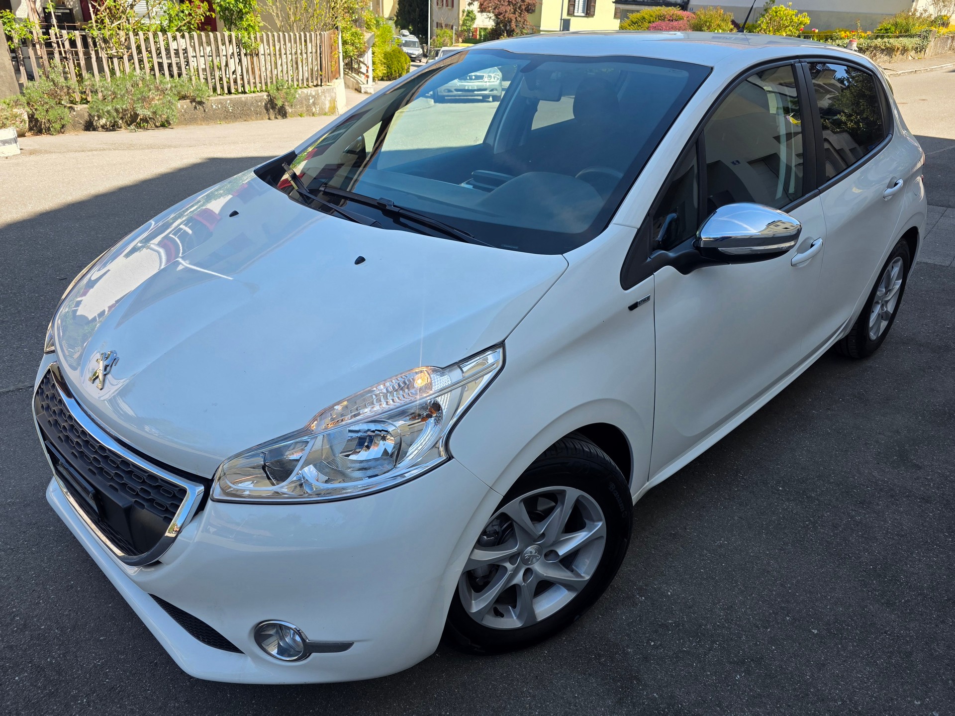 PEUGEOT 208 1.2 e-VTI Style EGS5-image-2