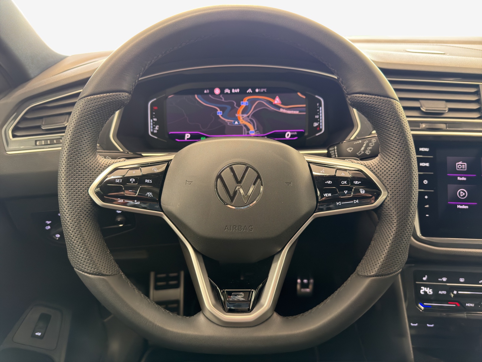 VW Tiguan 2.0 TDI SCR R-Line 4Motion DSG-image-9