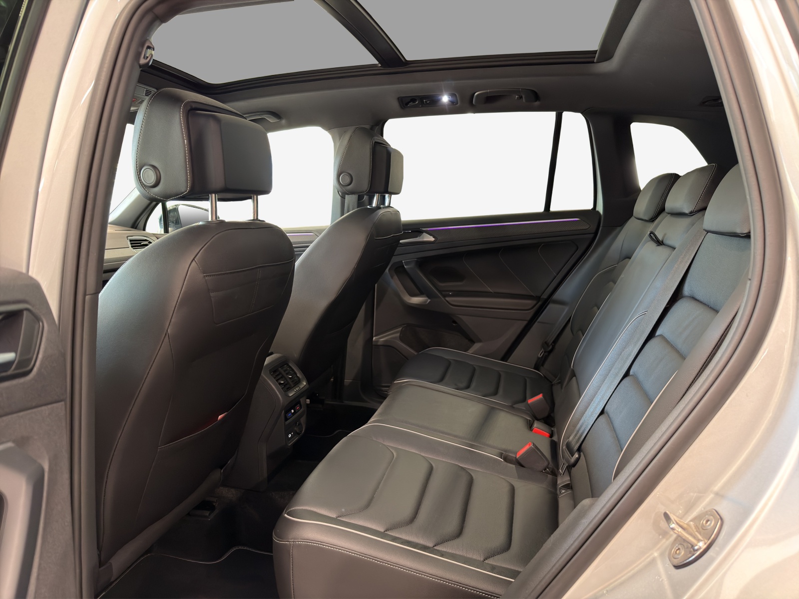 VW Tiguan 2.0 TDI SCR R-Line 4Motion DSG-image-11