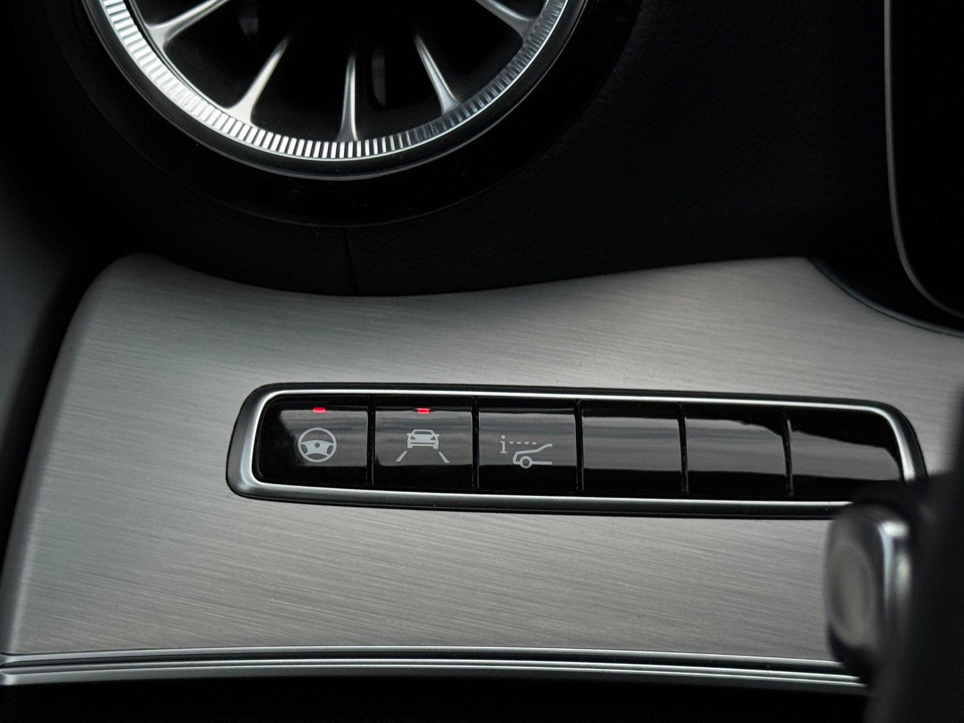 MERCEDES-BENZ E 450 Cabriolet AMG Line 4 Matic 9G-Tronic-image-18