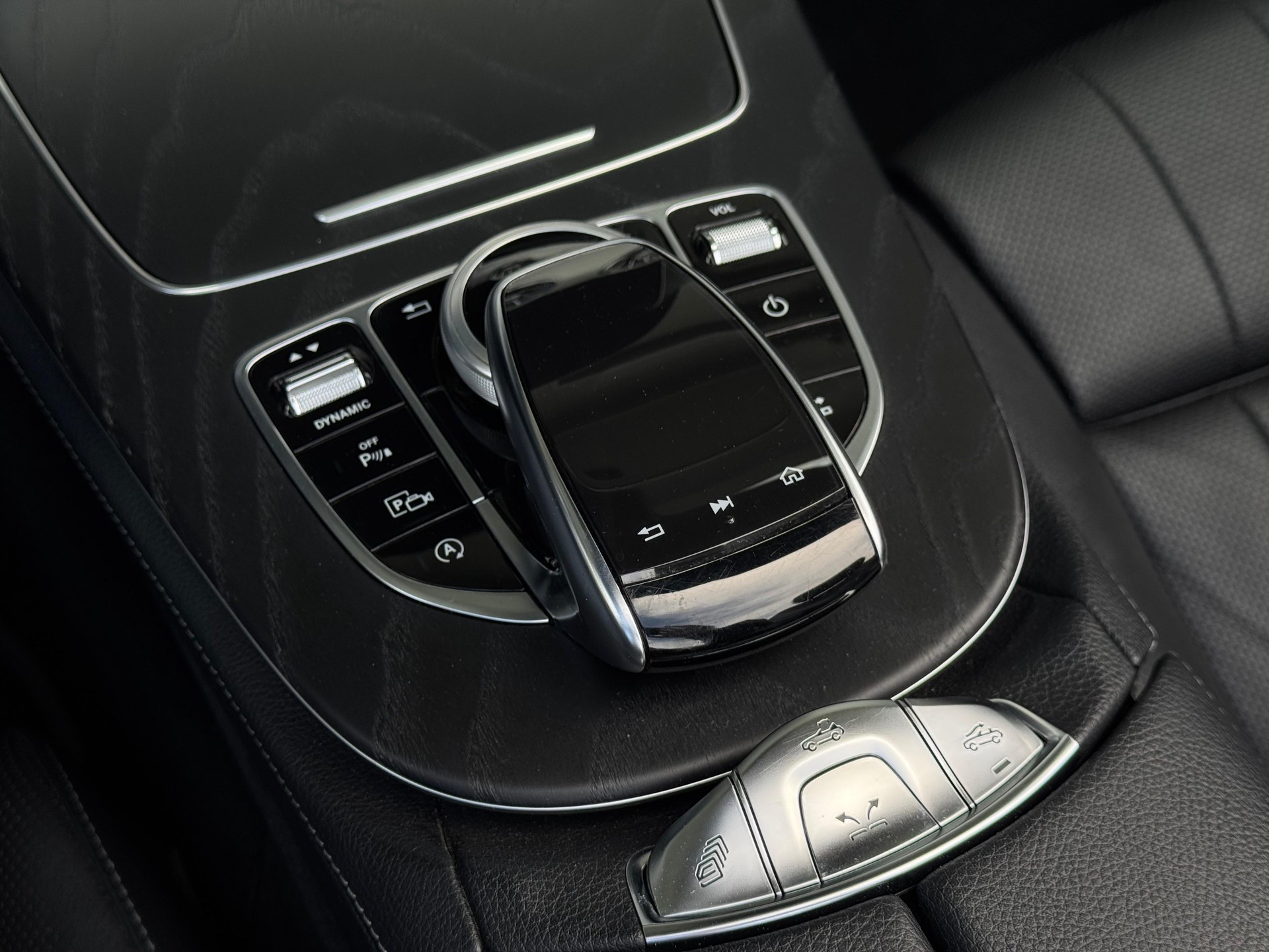 MERCEDES-BENZ E 450 Cabriolet AMG Line 4 Matic 9G-Tronic-image-17