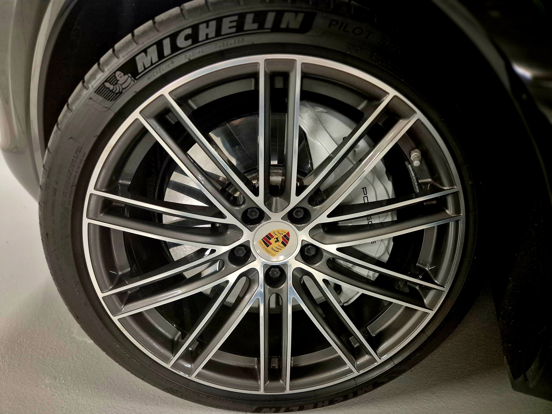 PORSCHE Cayenne Turbo Coupé-image-21
