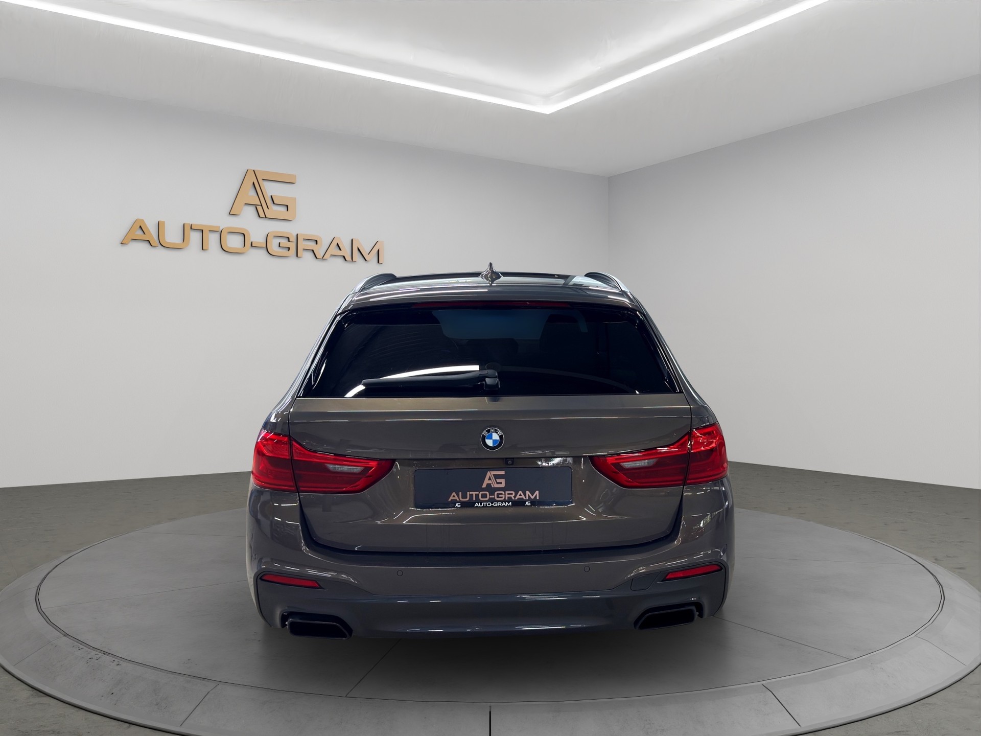 BMW M550d xDrive Touring Steptronic-image-7