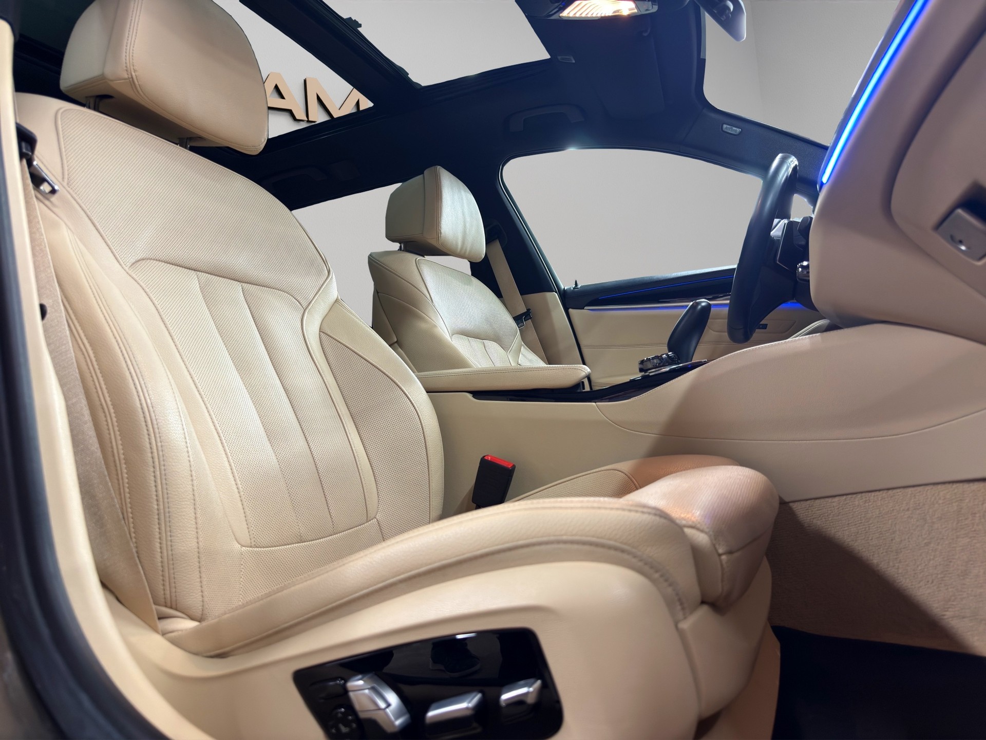 BMW M550d xDrive Touring Steptronic-image-14