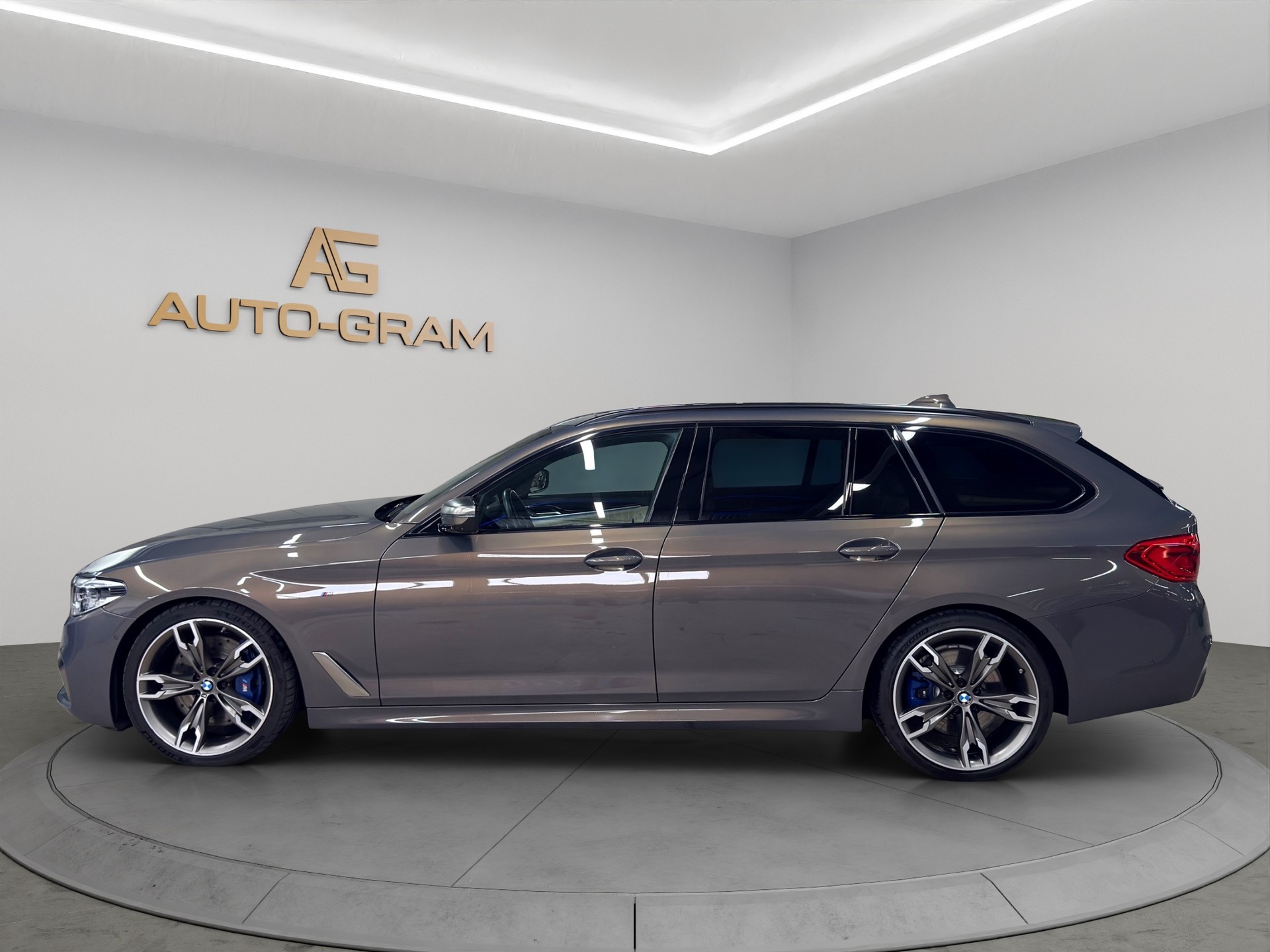 BMW M550d xDrive Touring Steptronic-image-2