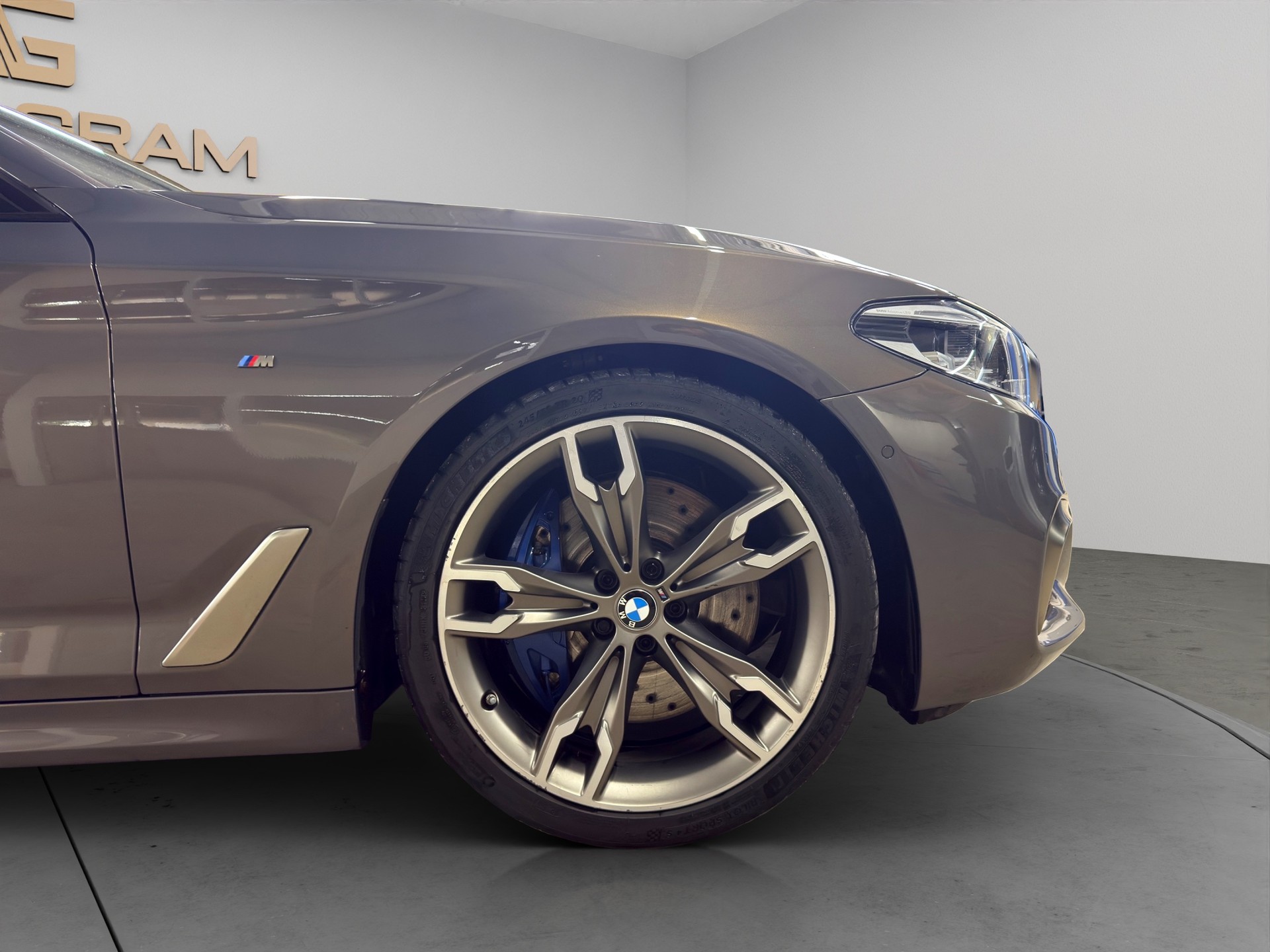 BMW M550d xDrive Touring Steptronic-image-8