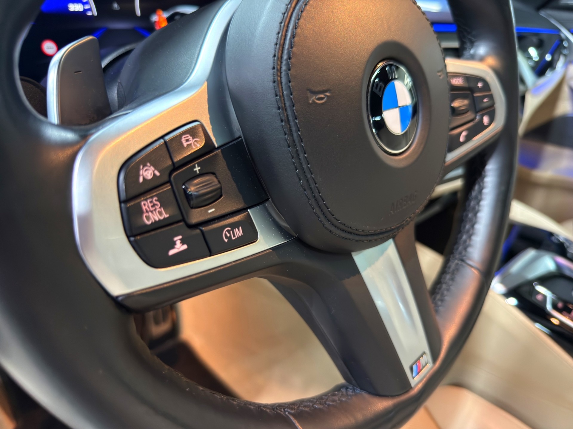 BMW M550d xDrive Touring Steptronic-image-23