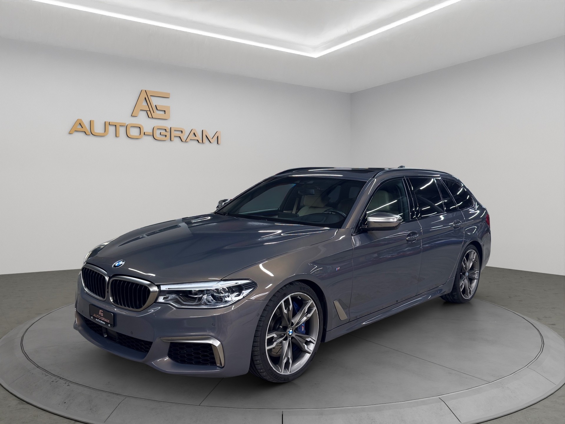 BMW M550d xDrive Touring Steptronic-image-0