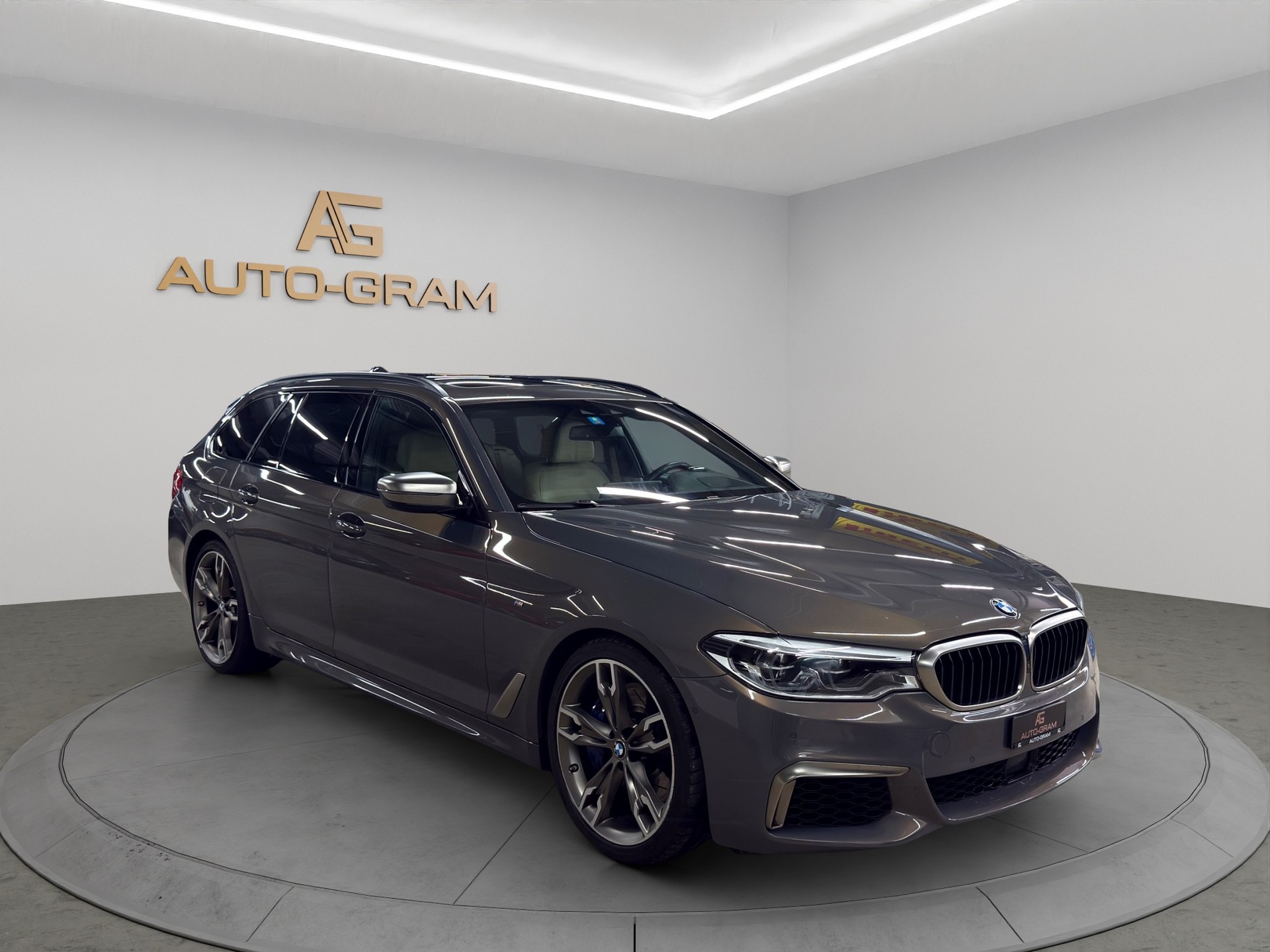 BMW M550d xDrive Touring Steptronic-image-6
