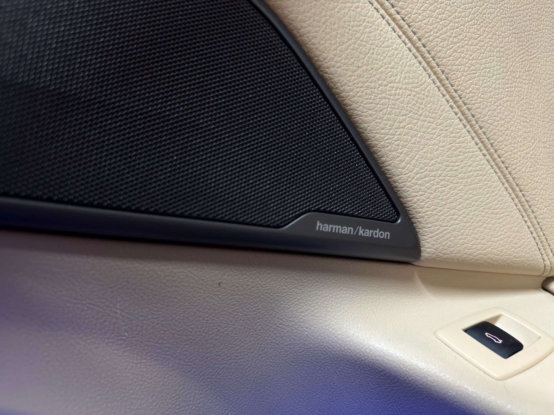 BMW M550d xDrive Touring Steptronic-image-24