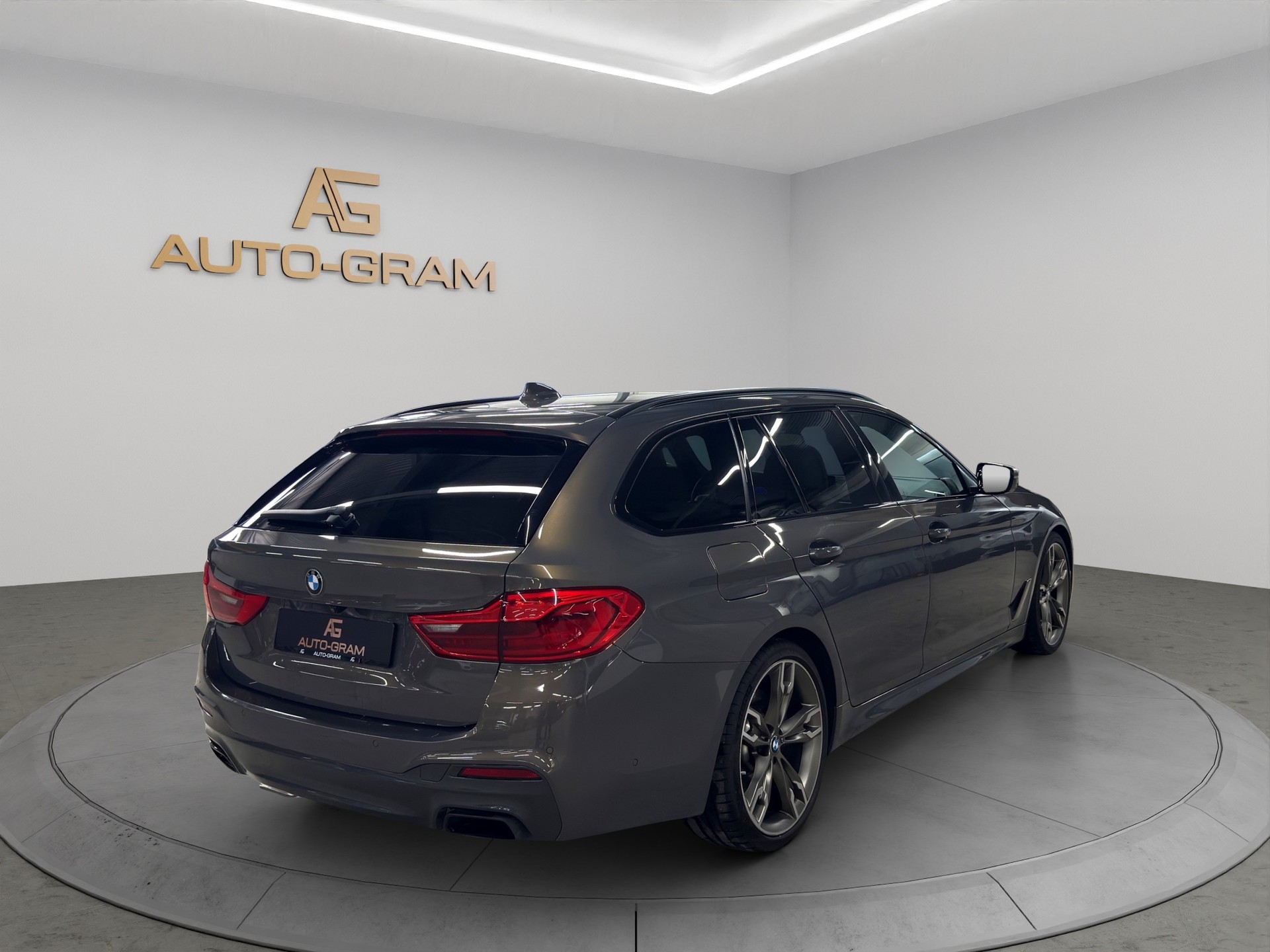 BMW M550d xDrive Touring Steptronic-image-4