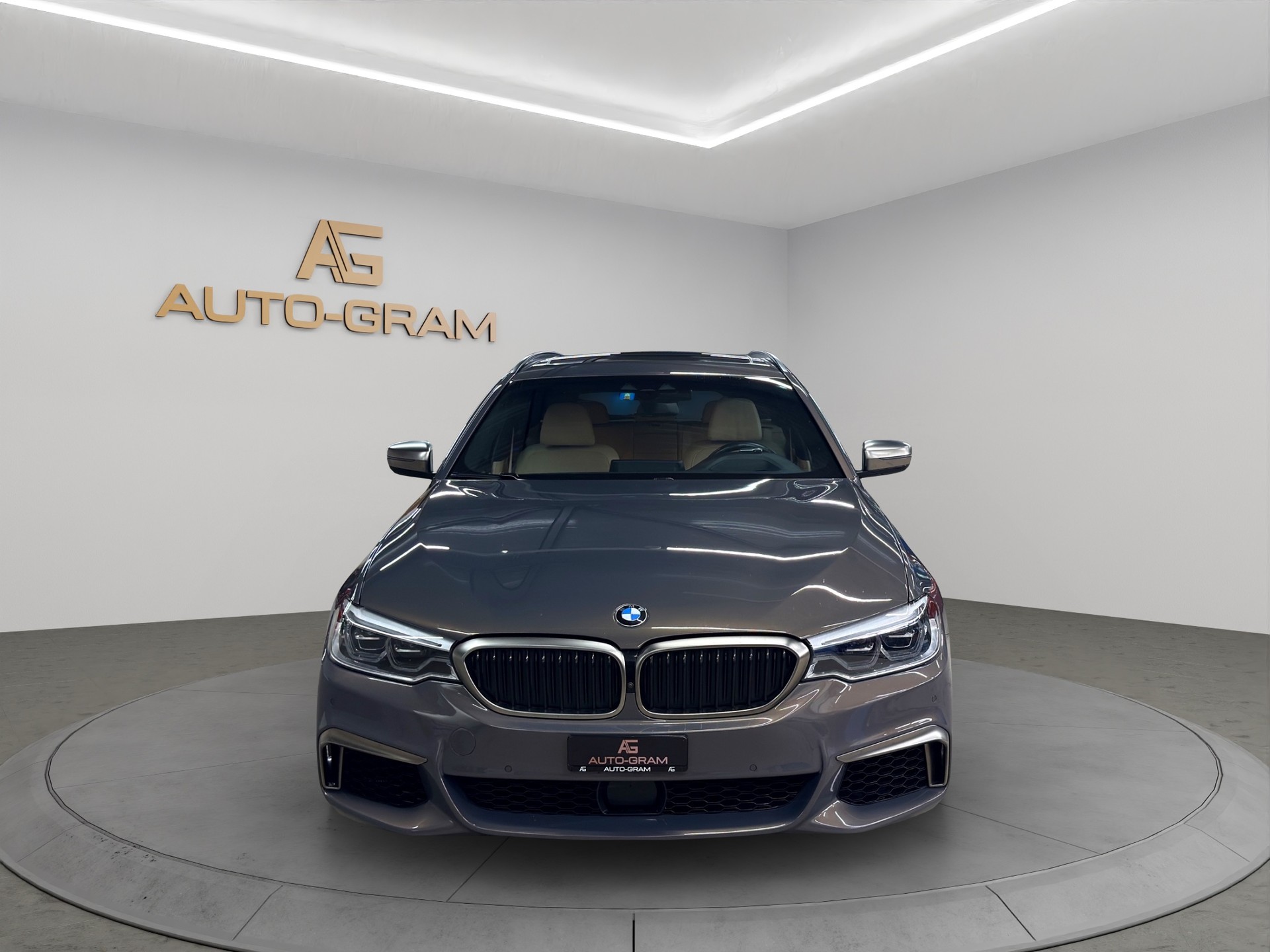 BMW M550d xDrive Touring Steptronic-image-1