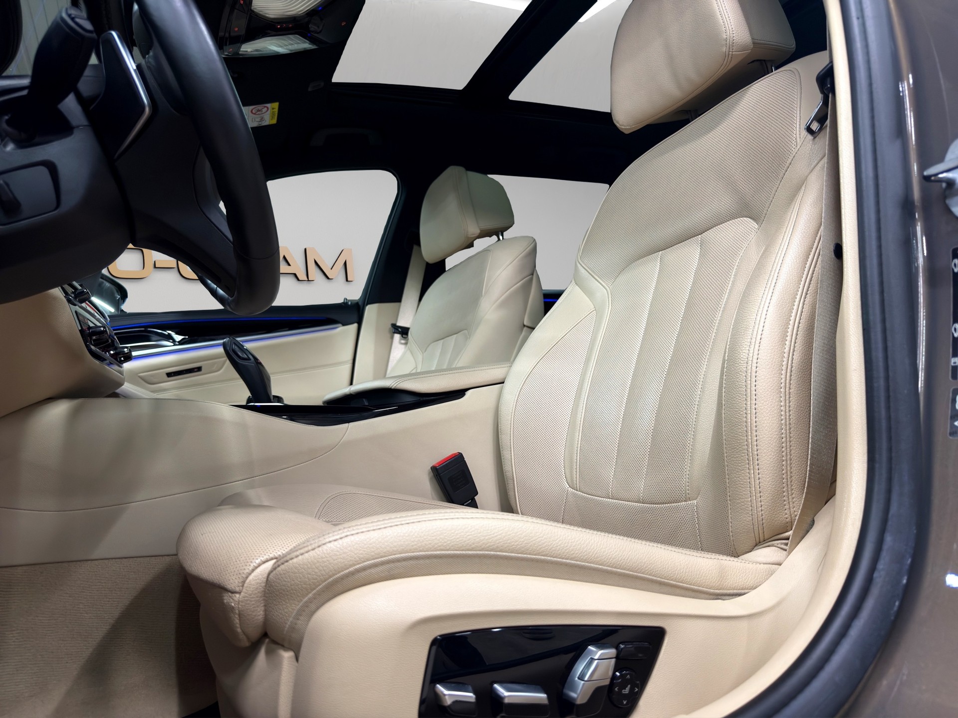 BMW M550d xDrive Touring Steptronic-image-13