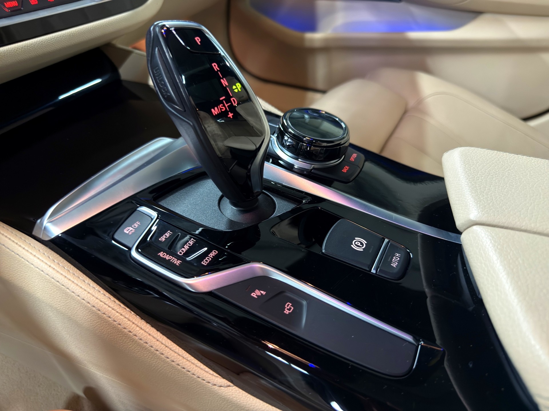 BMW M550d xDrive Touring Steptronic-image-26