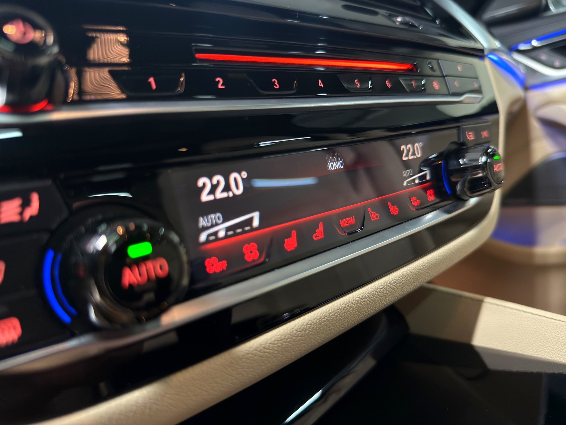 BMW M550d xDrive Touring Steptronic-image-28