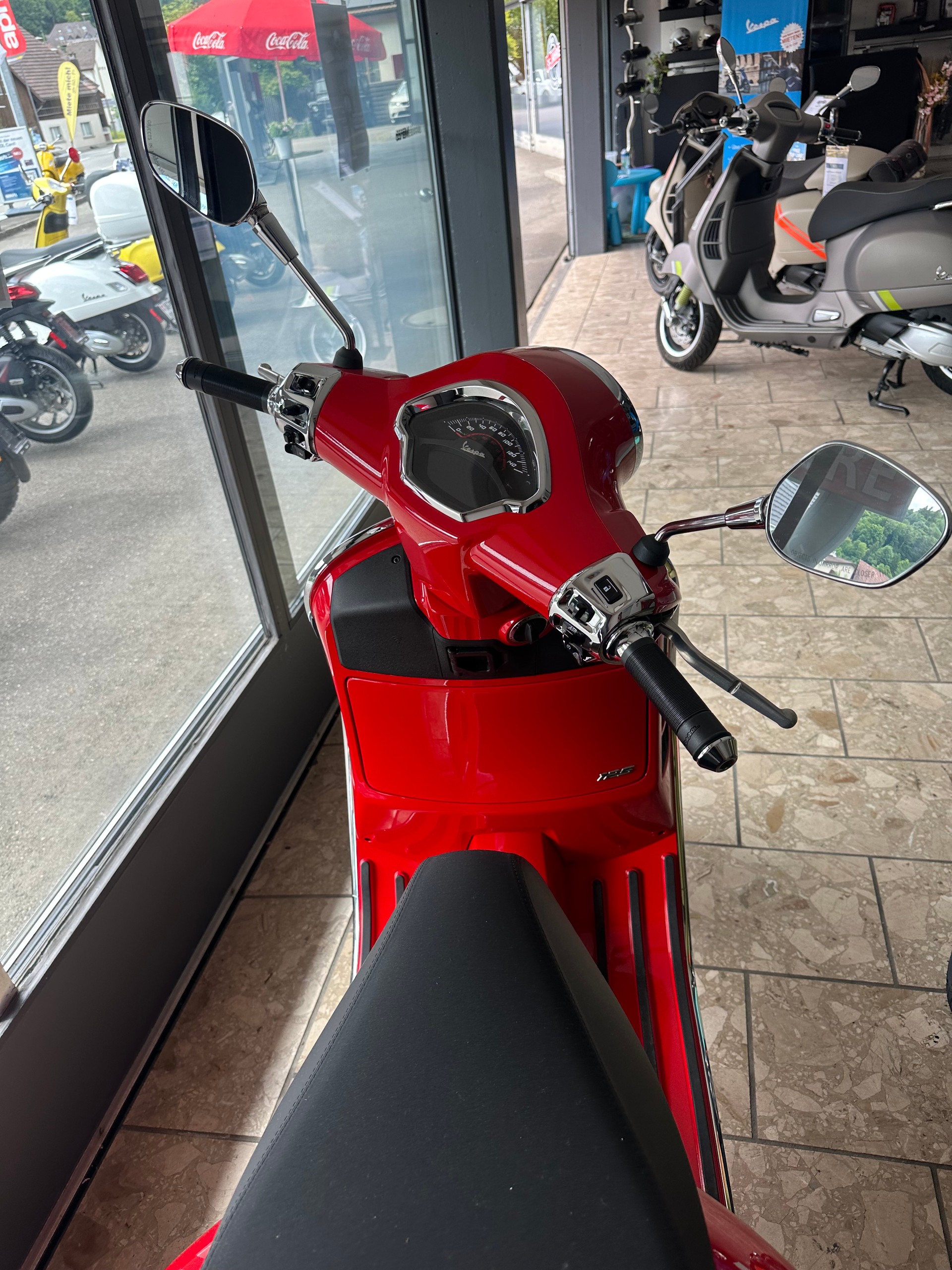 PIAGGIO Vespa GTS 125 Super RST Euro 5+-image-2