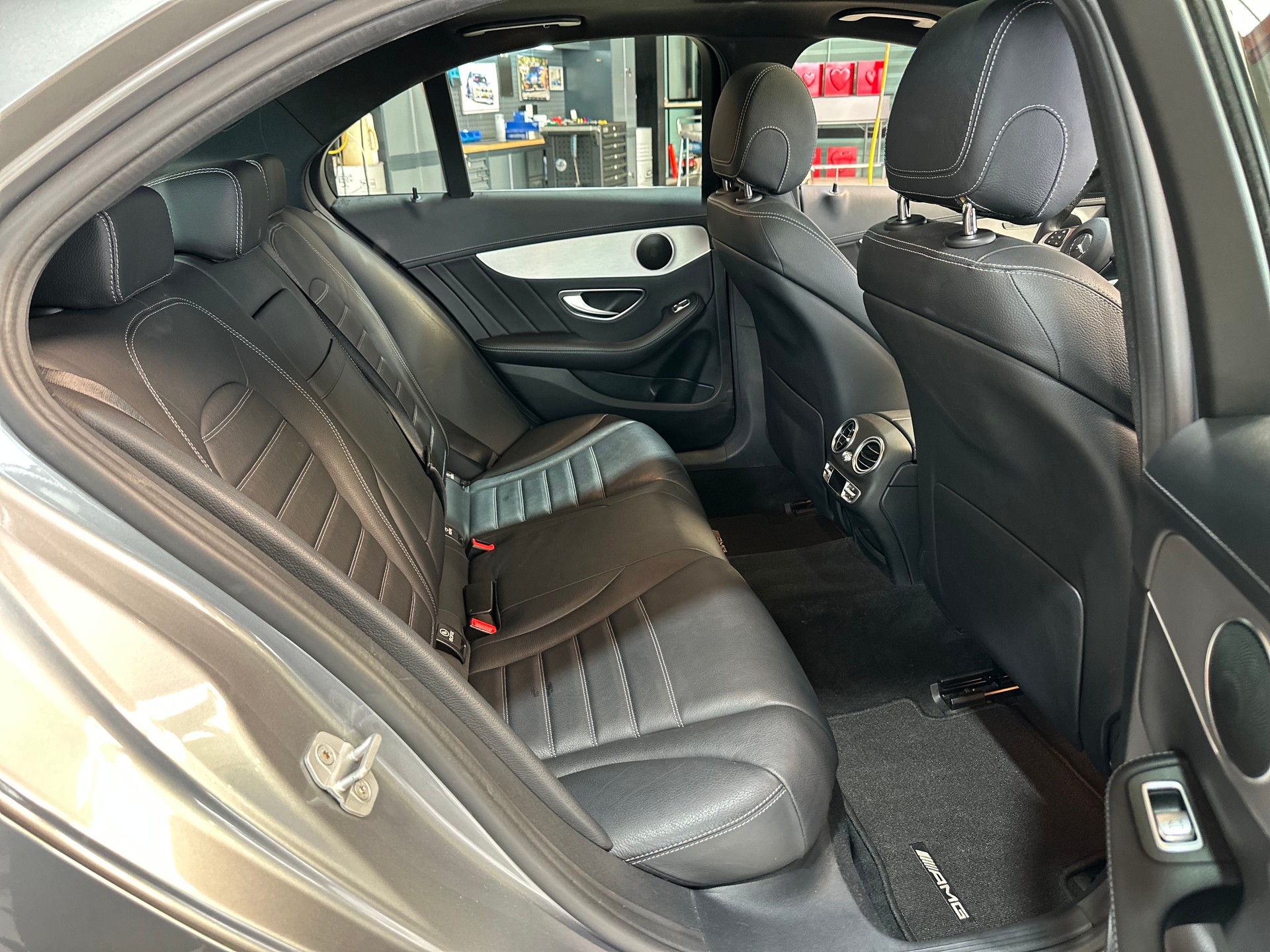 MERCEDES-BENZ C 200 Swiss Star Edition AMG Line 7G-Tronic-image-11