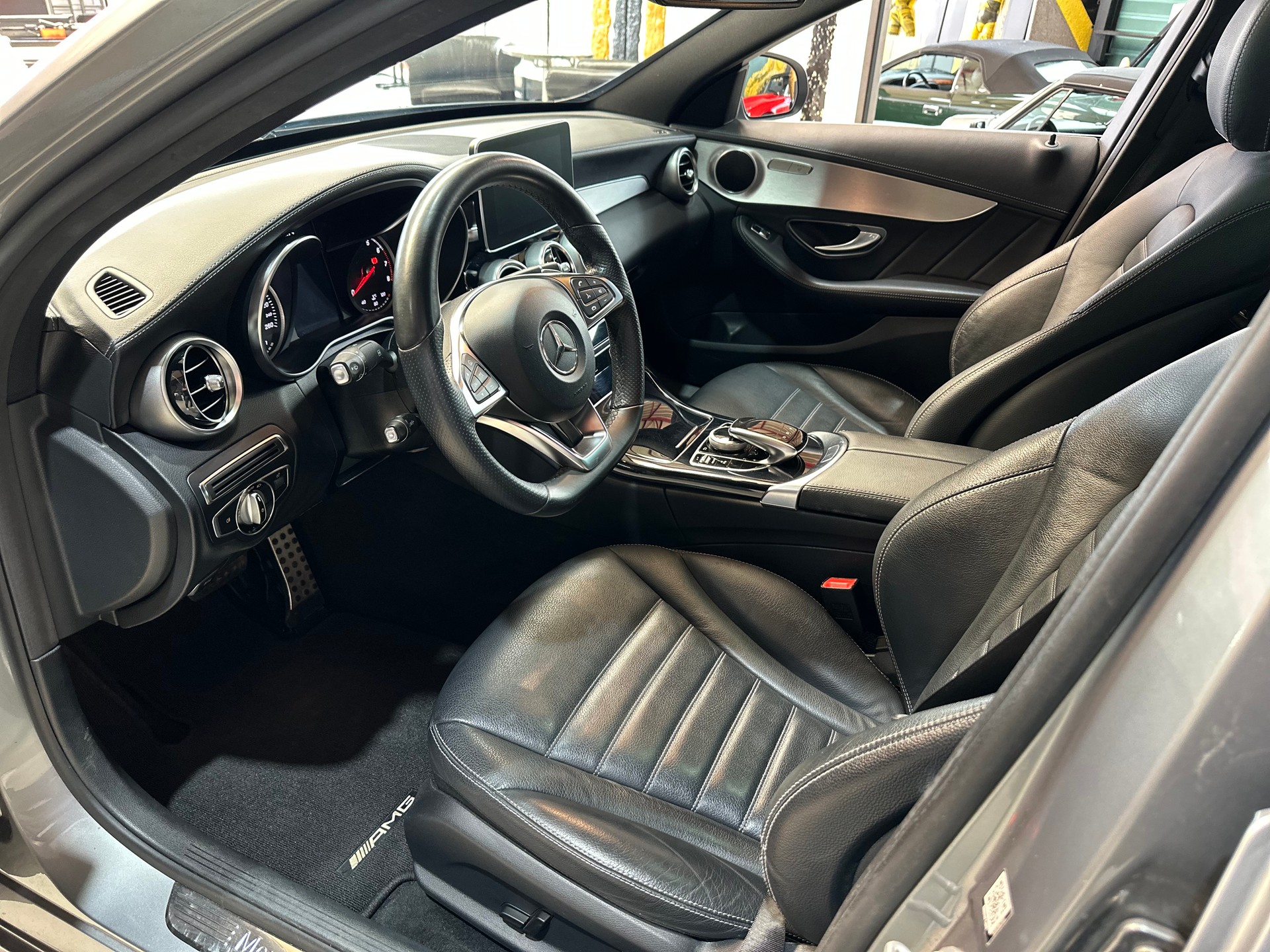 MERCEDES-BENZ C 200 Swiss Star Edition AMG Line 7G-Tronic-image-9